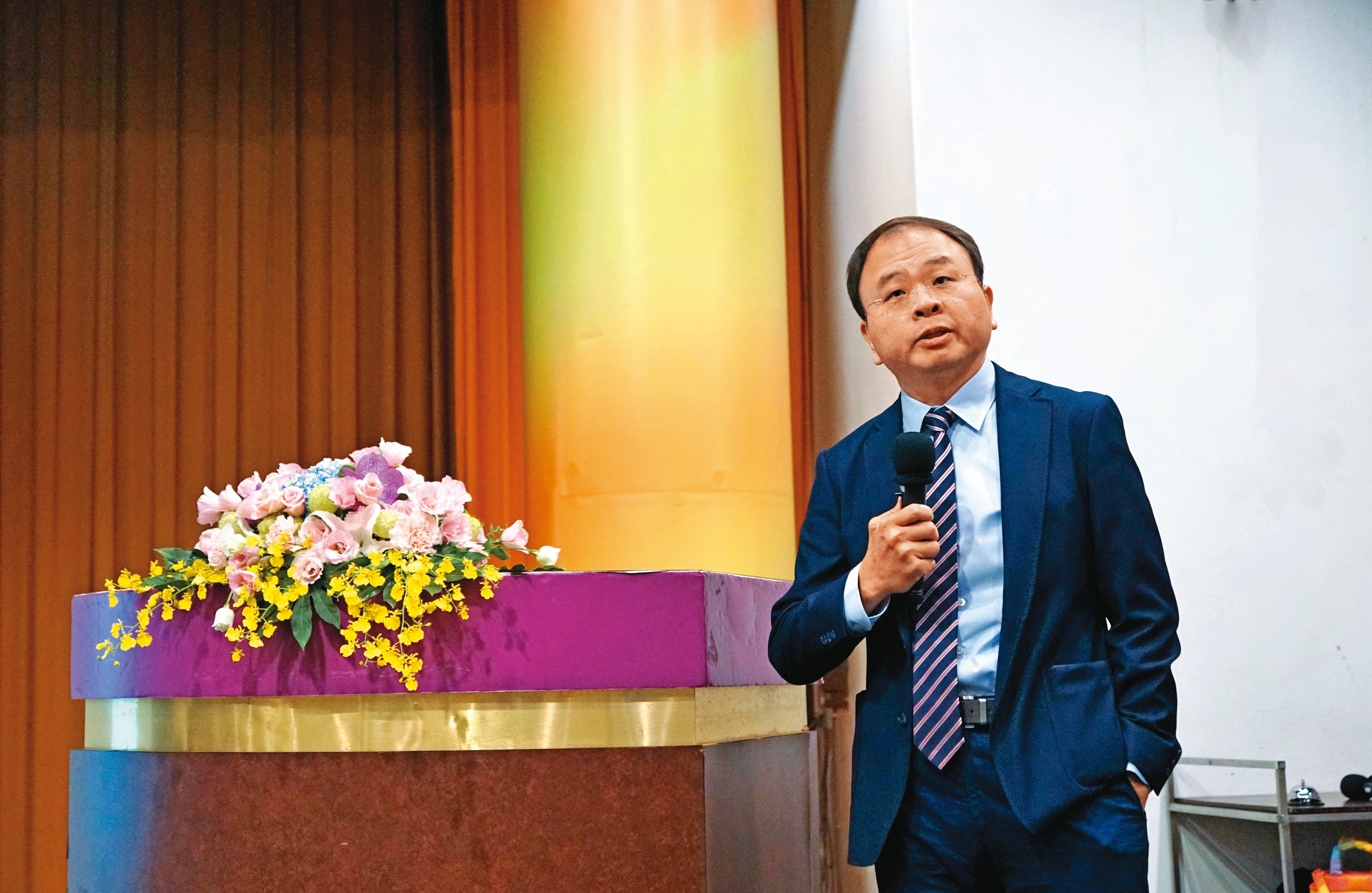海大教授林資榕在學術界頗有成就,卻因情緒失控霸凌學生。(翻攝臺灣大學官網)