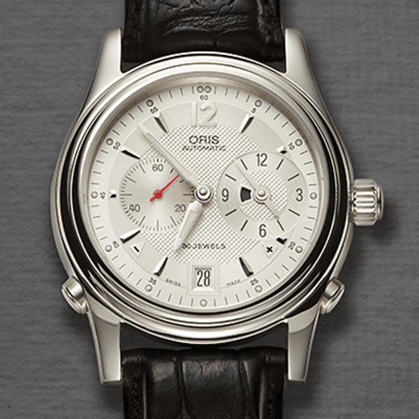 1998年正式推出的Full Steel Worldtimer，是不少ORIS老錶迷都有印象的共同記憶，內部搭載的Calibre 690機芯可透過錶側兩個按把，以小時為單位往前或往後調整當地時間，不只在當時算突破性的概念，也是能沿用到現在的實用性操作。