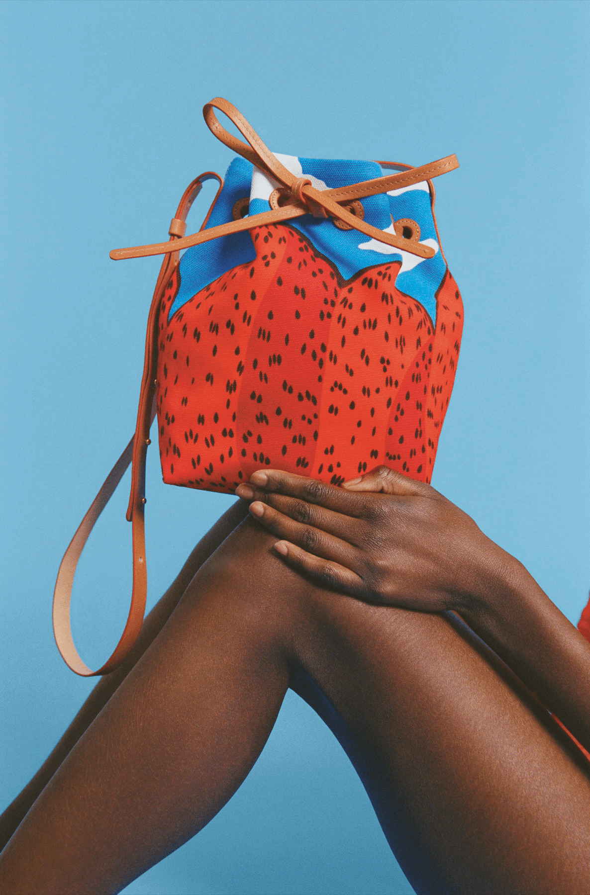 Mini Bucket水桶包 NT$18,000 Marimekko X Mansur Gavriel 。(Marimekko提供)