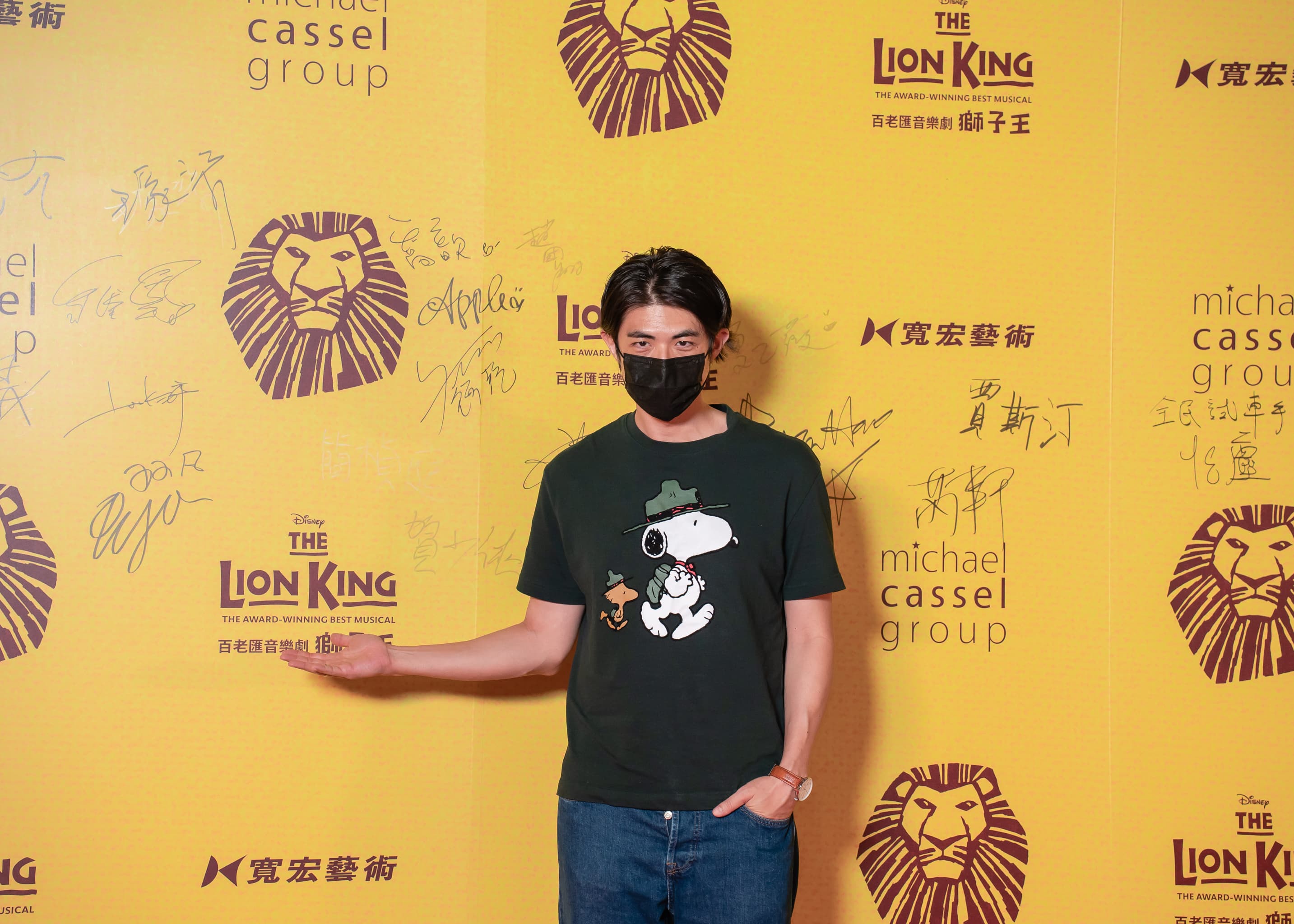 梁正群最喜歡把小獅子舉起來的那幕,每次看每次感動。(寬宏提供)