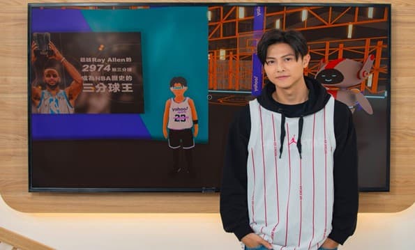 Yahoo也特別邀請王子，搶先體驗港味十足、足足有三層樓高的俱樂部大樓「YahooMetaverse」。（Yahoo提供）