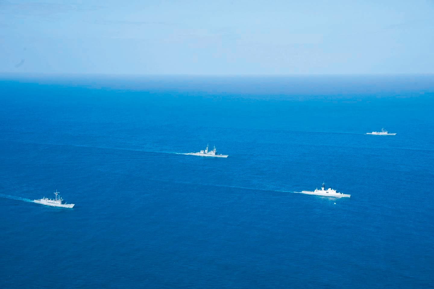 海軍艦隊透過高空偵察無人機提供訊息,不但提高打擊度,更能發揮電子戰癱瘓敵軍。(翻攝中華民國海軍臉書)