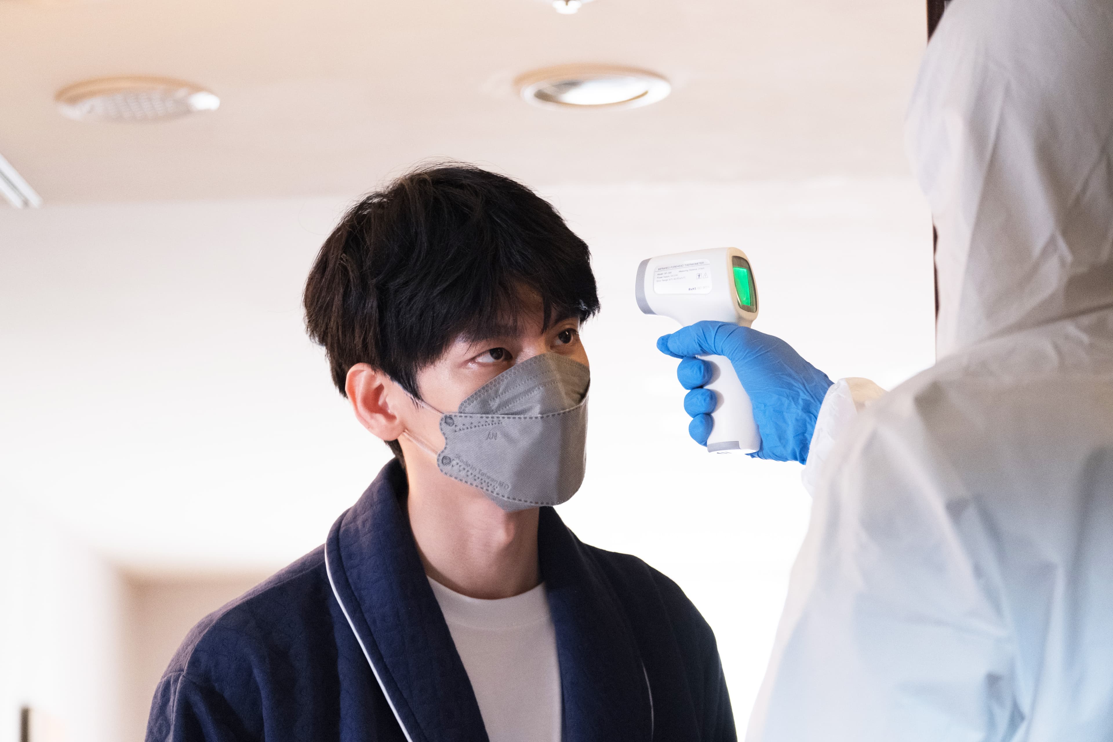 早前林柏宏確診被迫居家隔離,剛巧形象廣告裡也有一個角色是隔離宅男。(台北市影委會提供)