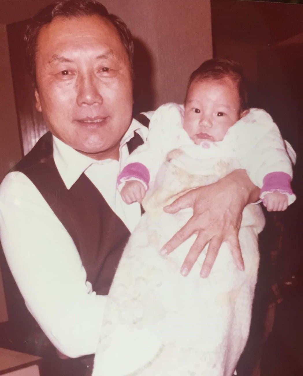 王陽明出生後回到台灣交由外公外婆照顧,直到6歲才回到美國。(翻攝自王陽明IG)