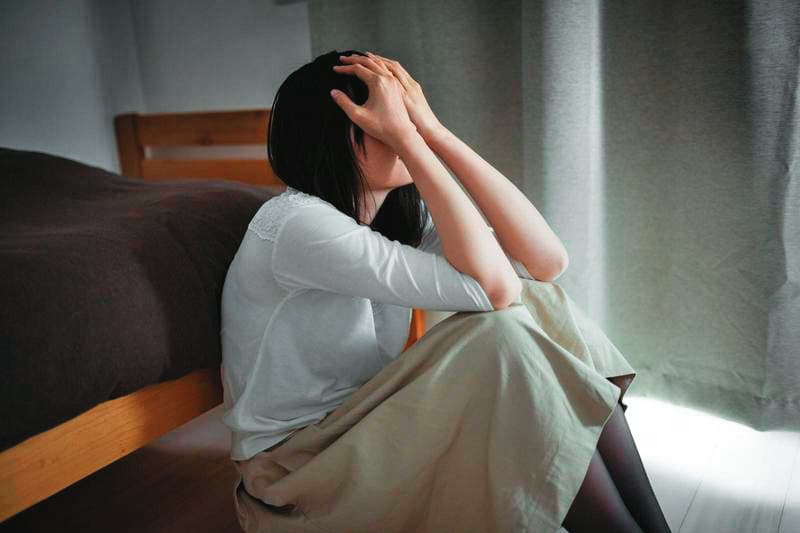 遭性侵的被害女子身心受創,承受極大壓力。(示意圖,pakutaso提供)