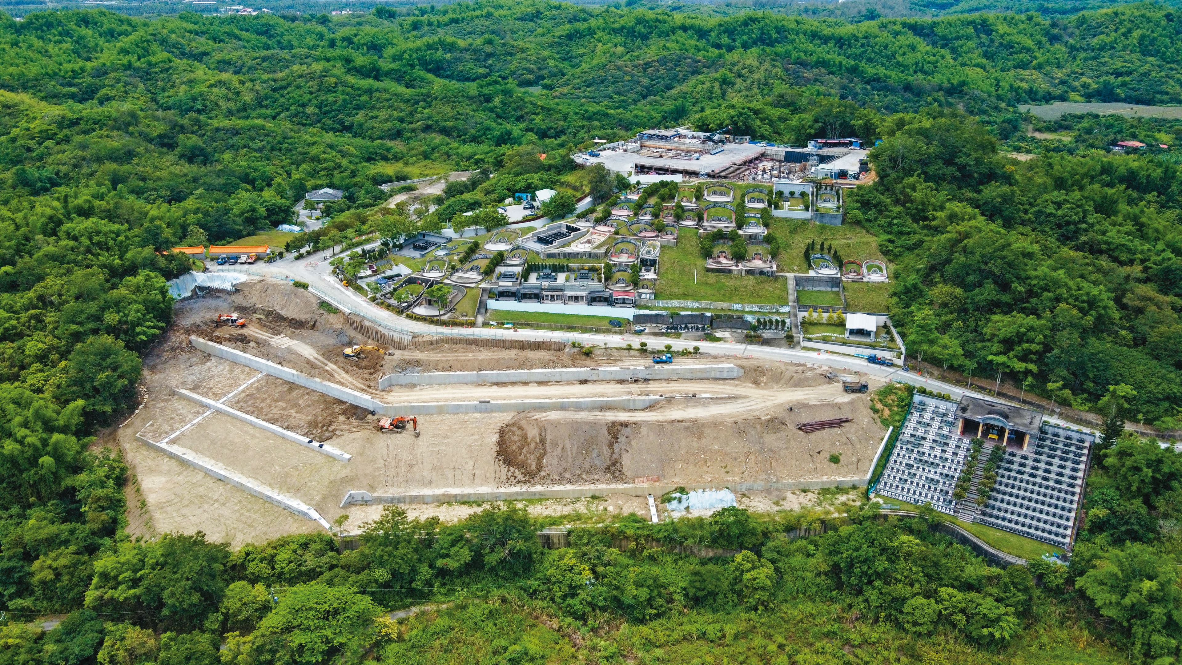 高雄「光之丘」是龍巖集團唯一取得建照、正在興建的光之系列靈骨塔。