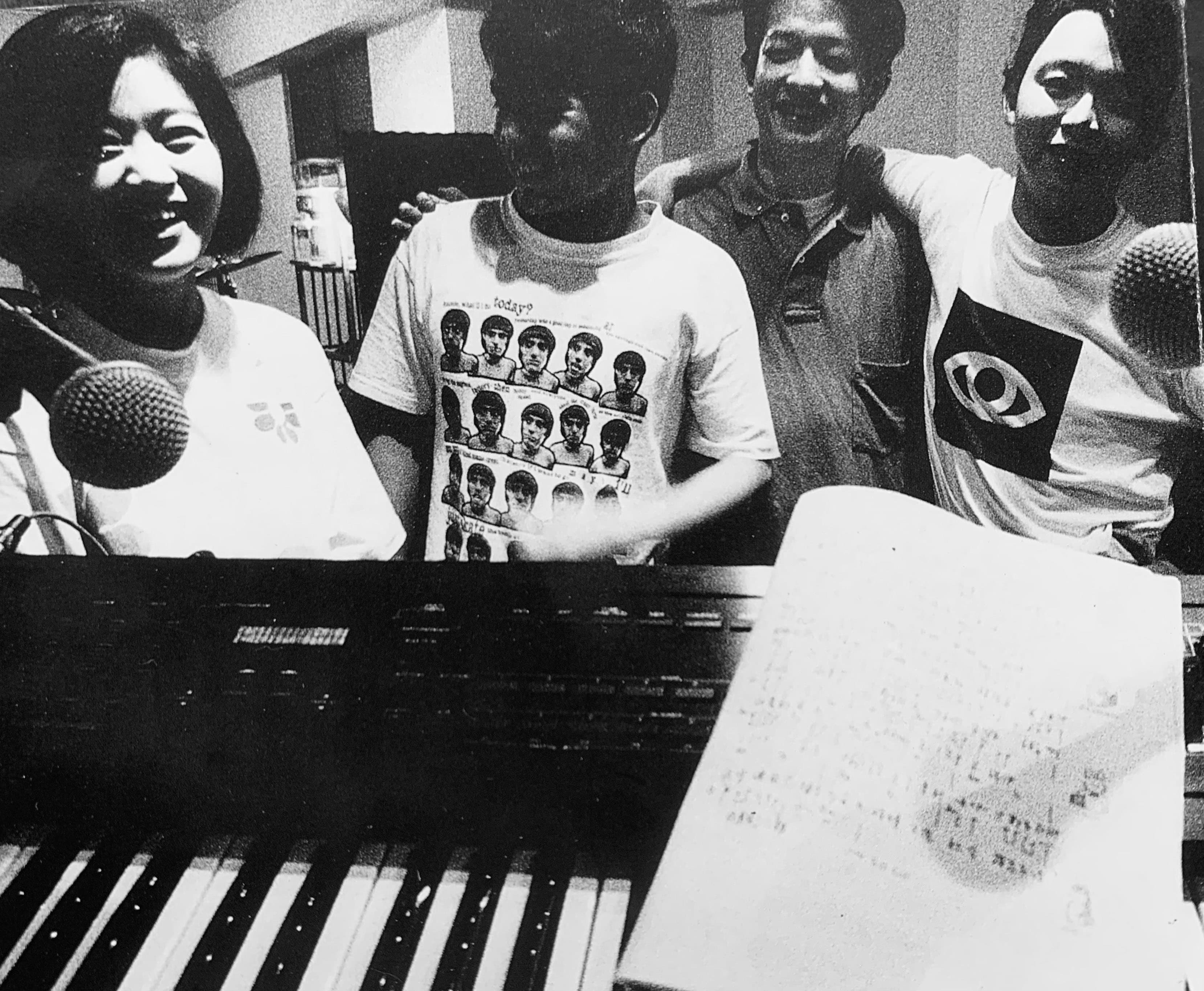 1992年參與《少年吔,安啦!》經典電影原帶的「Baboo樂團」成員,左起:李欣芸(鍵盤手)、李守信(鼓手)、金木義則(貝斯手)、林暐哲(主唱兼吉他手)。(牽猴子提供)
