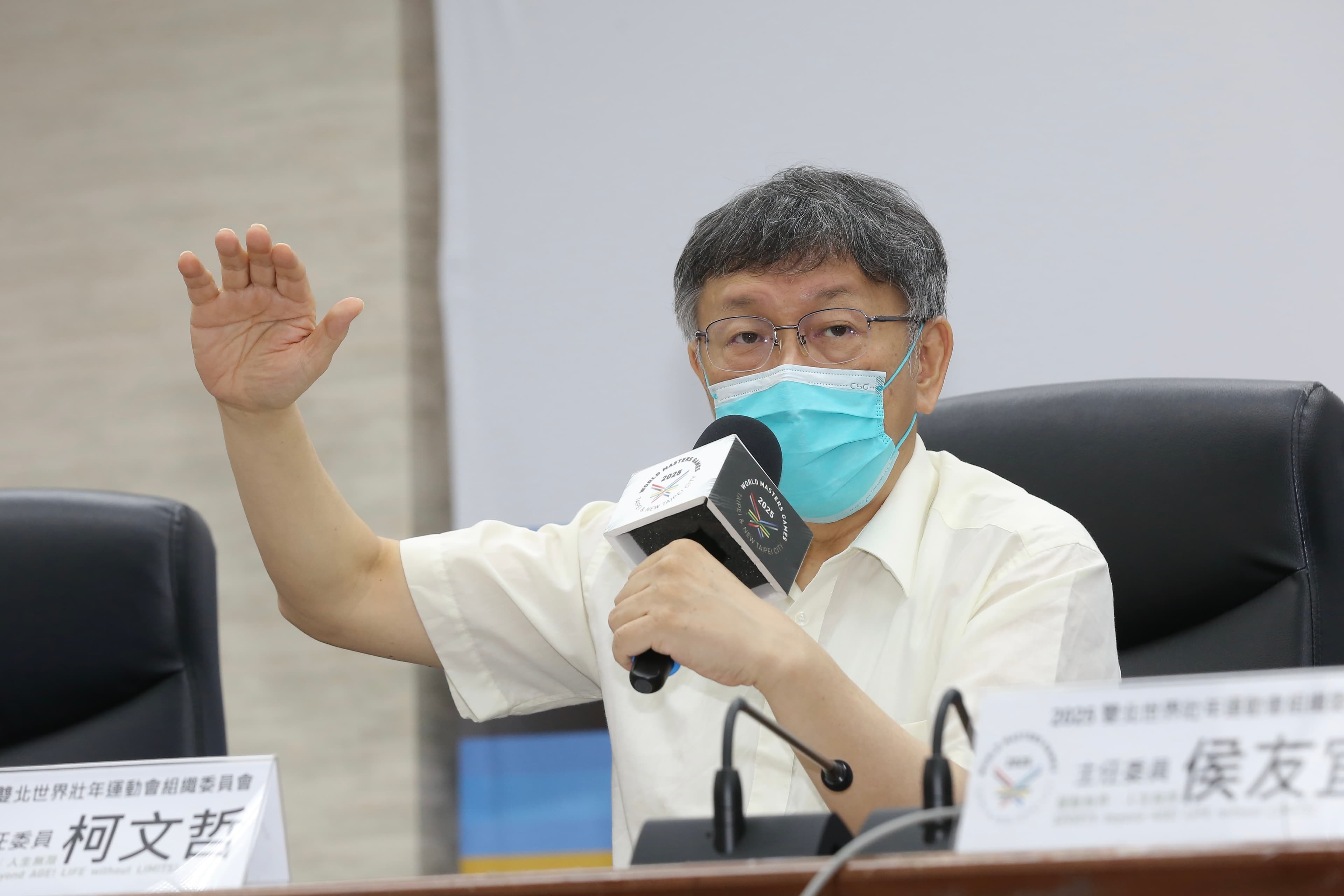 柯文哲被問到是否勸退蔡壁如不要選新北,他說民眾黨是小黨,本來就不可能每個地方都派人。