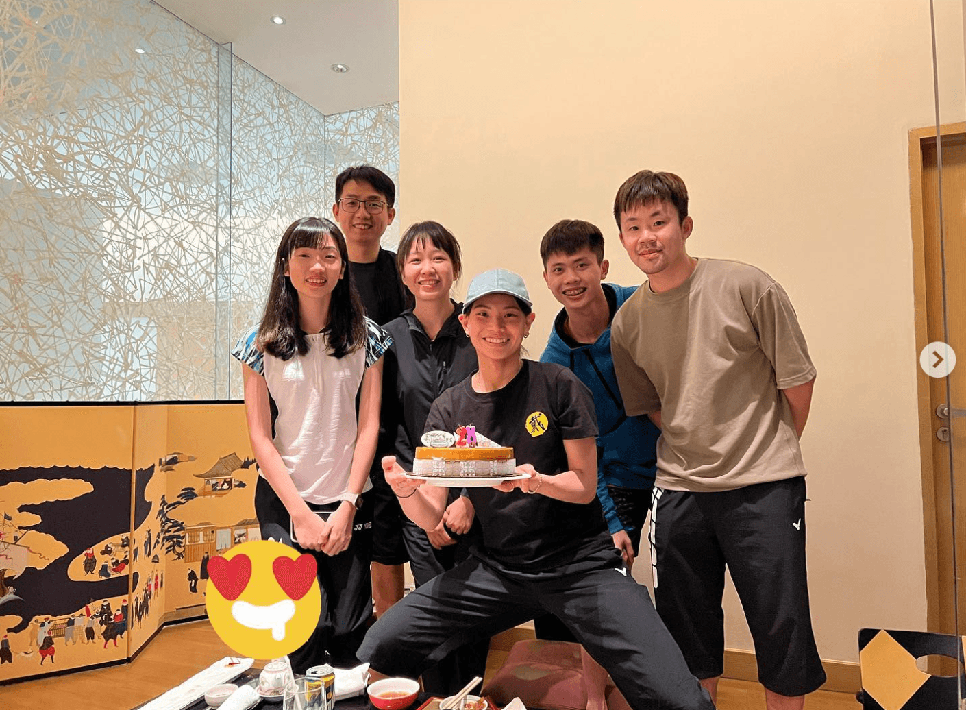 戴資穎在團隊陪伴下度過28歲生日。(翻攝戴資穎IG)