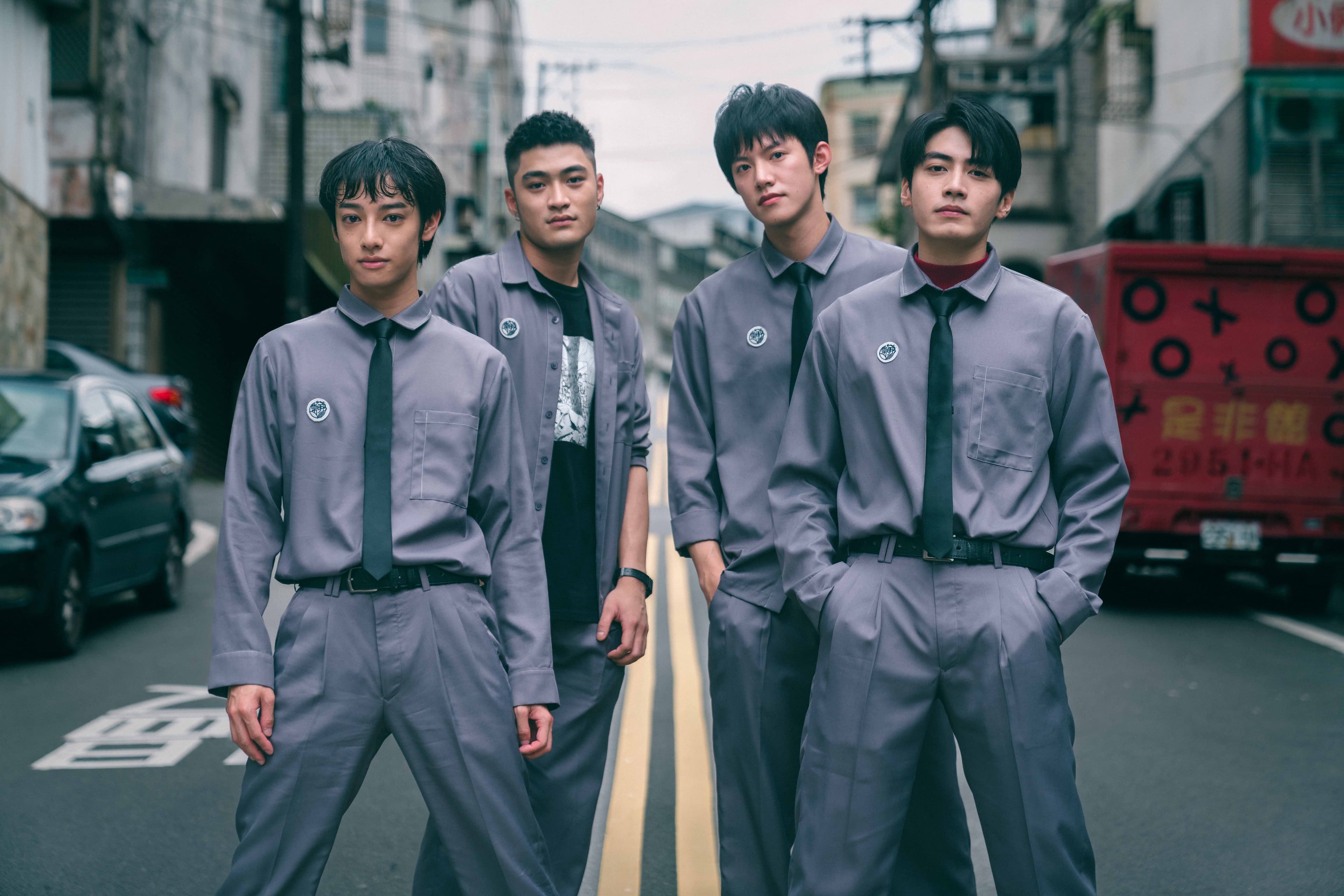 劉修甫(左起)、潘綱大、余杰恩、宋柏緯飾演《聰明鎮》的學生。(奇蹟映畫所提供)