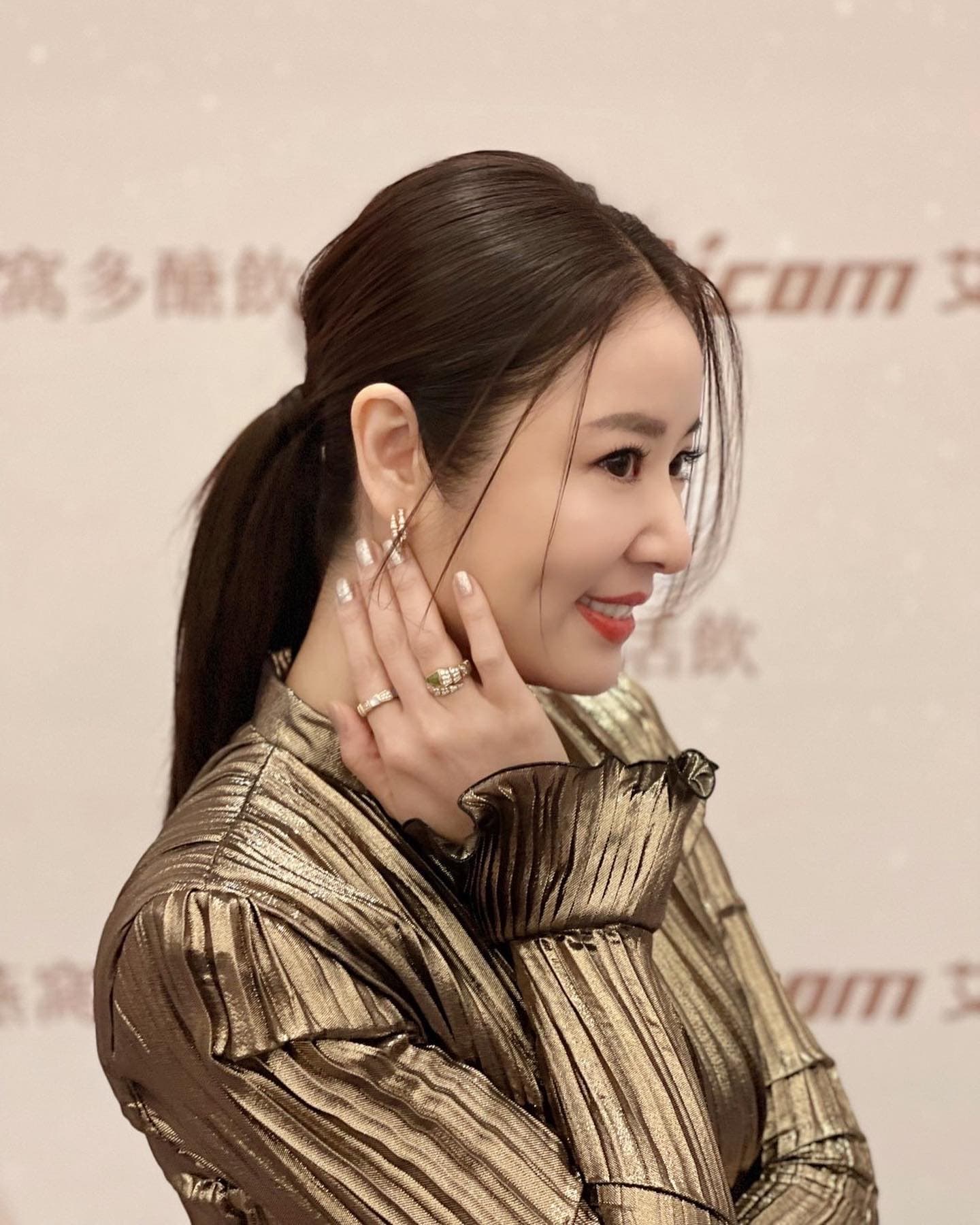 林心如接到保健品代言,完全是因廠商是華燈迷。(翻攝自林心如臉書)