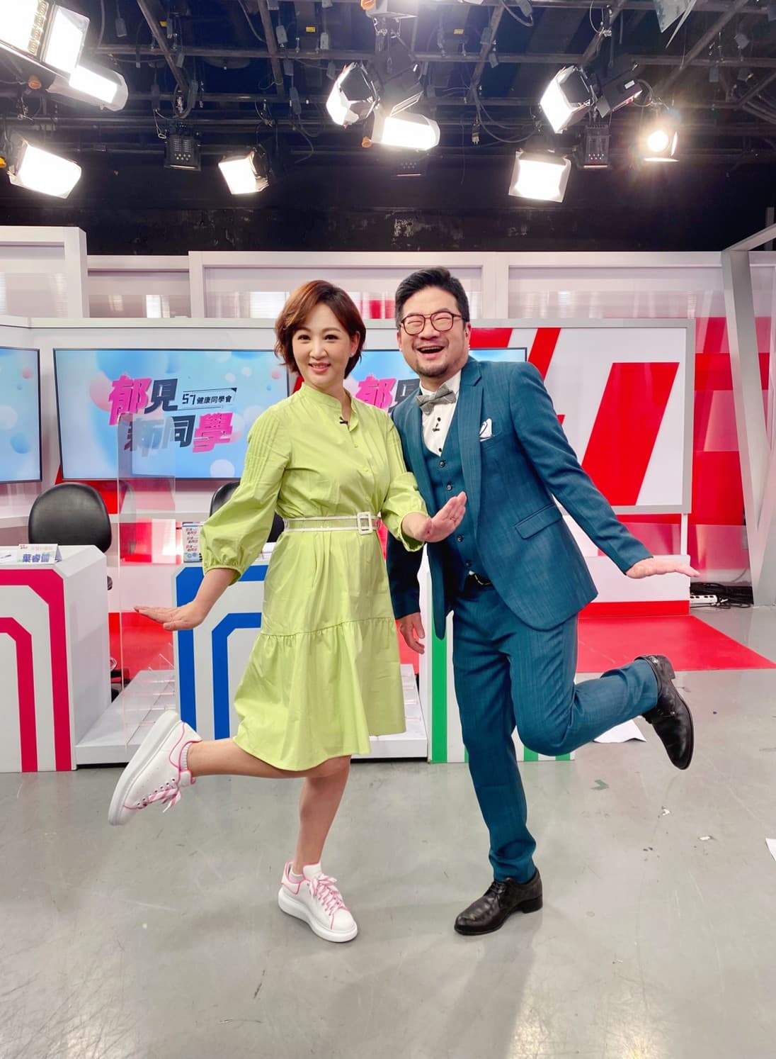 郁方在節目中透露退休話題對她而言太早了,因為有小孩要養外,怕退休之後會沒事做,會被取笑「不中用」。(完美國際提供)