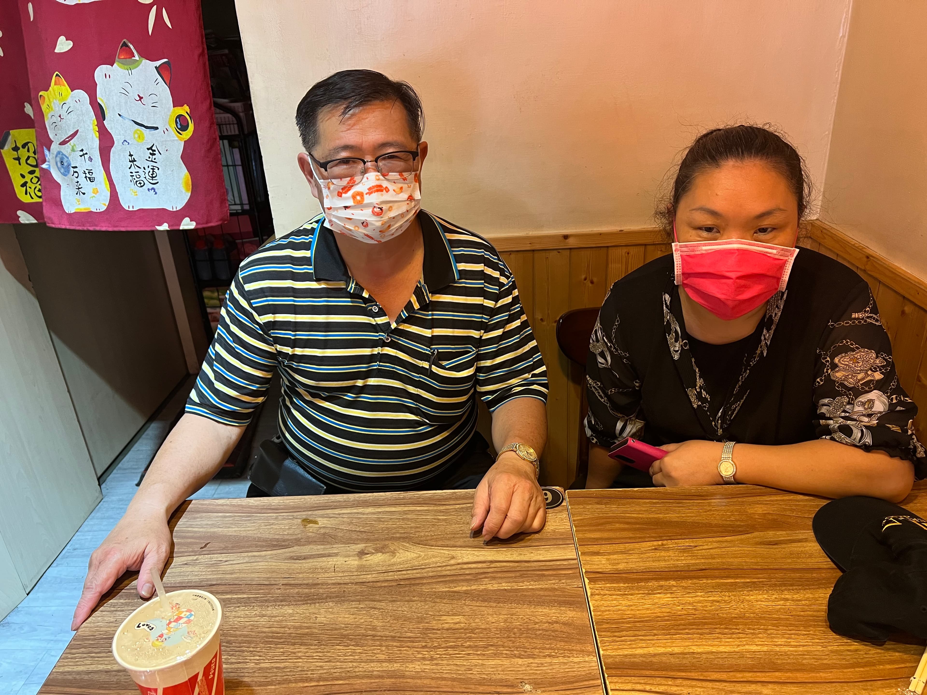 消費者鄧姓退警夫妻。