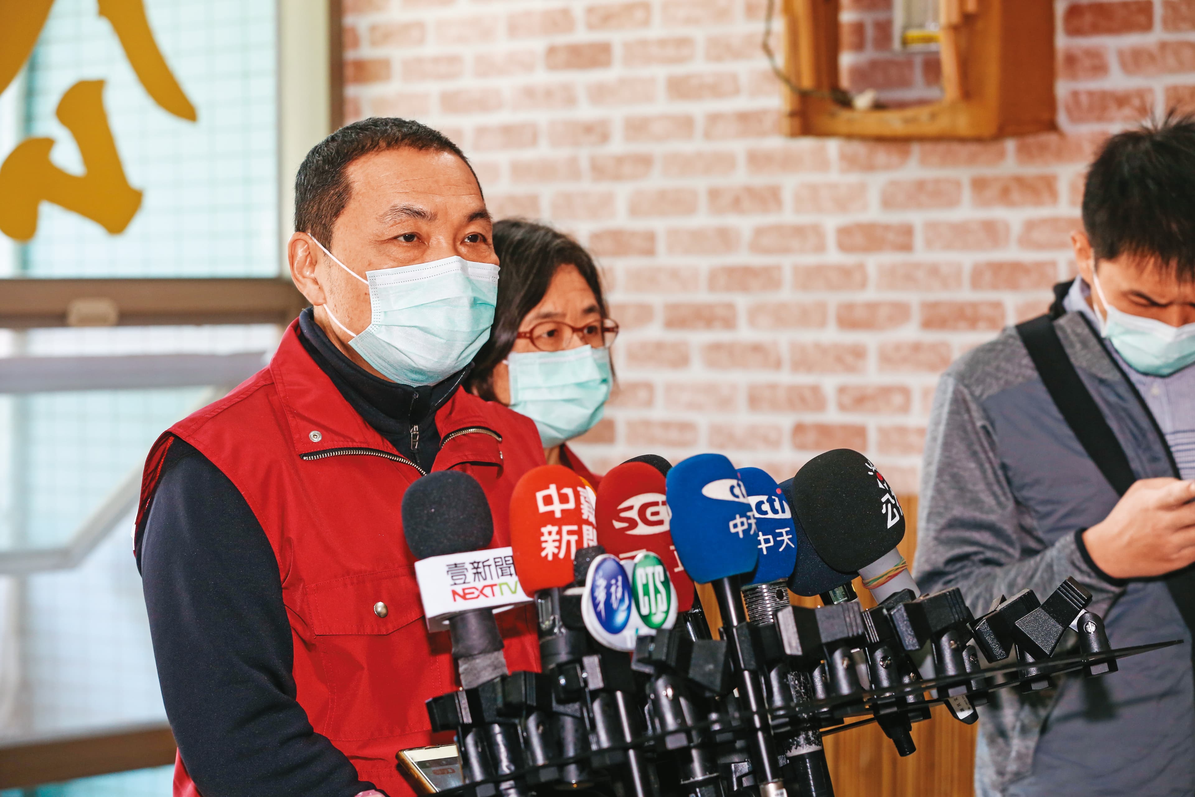 新北市長侯友宜(圖)近日深陷恩恩案風波,黨內憂心年底選戰恐缺乏重量級選將擔任藍營領頭羊。