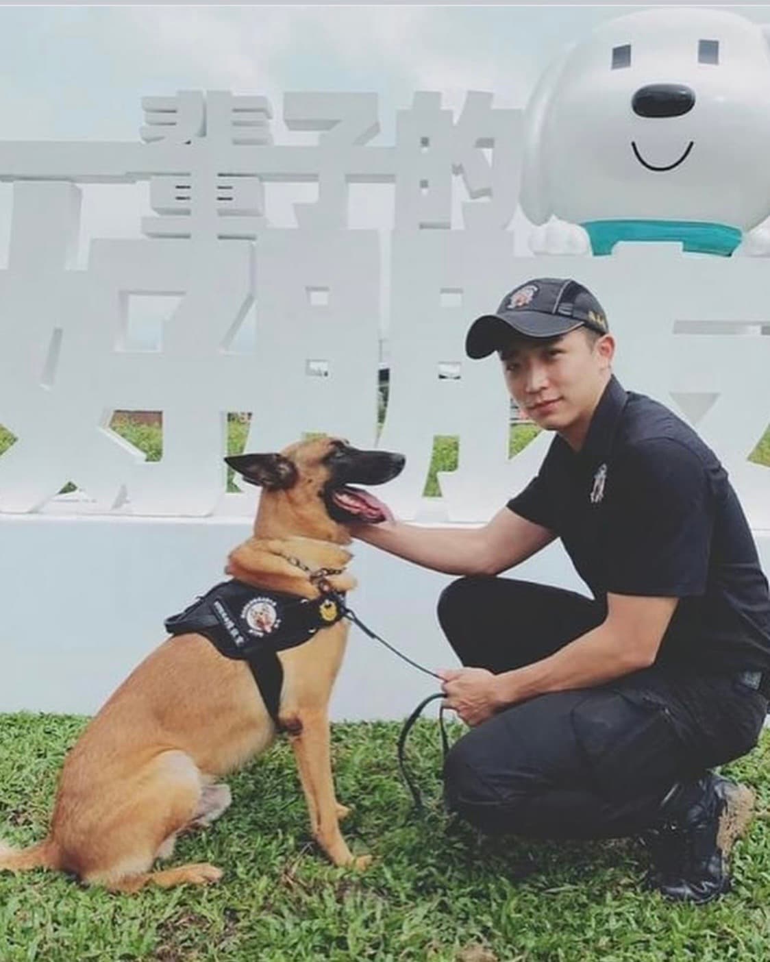 粗骨與領犬員林志倫。（翻攝警犬福星臉書）