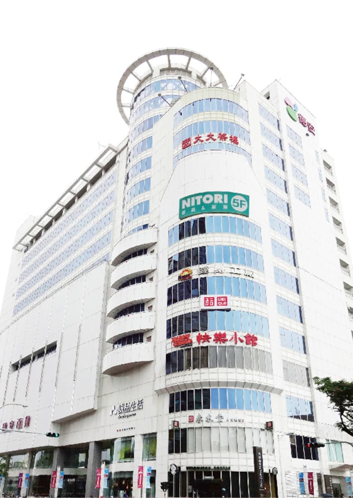 台南德安百貨全盛期曾有許多知名連鎖品牌進駐。(翻攝自德安百貨官網)
