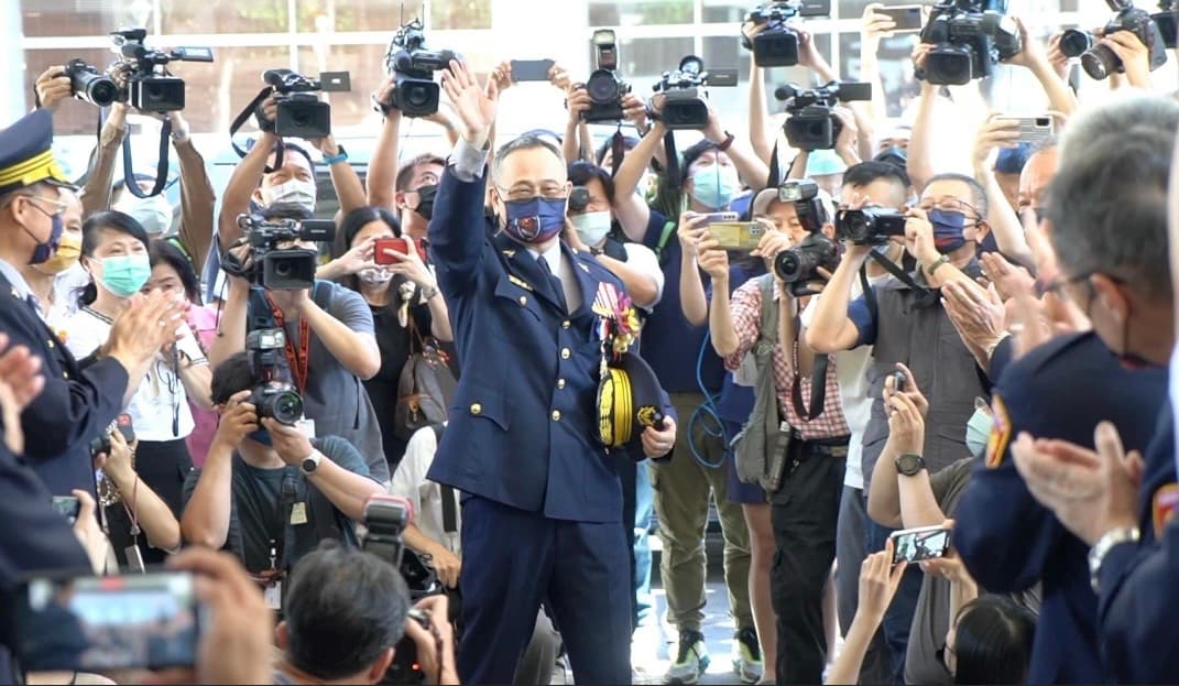 前警政署長陳家欽下任告別數內同事。(翻攝靠北警察網站畫面)