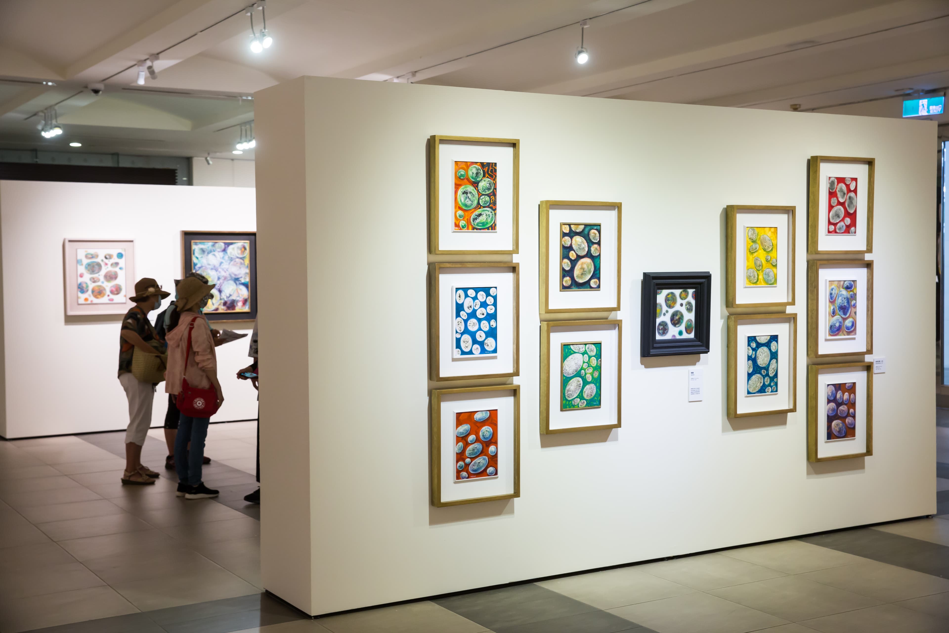 「宇宙.微觀—侯翠杏創作回顧展」分為宇宙時空、生活隨筆、精神昇華,以及山水寄情和抽象抒情等5個子題。