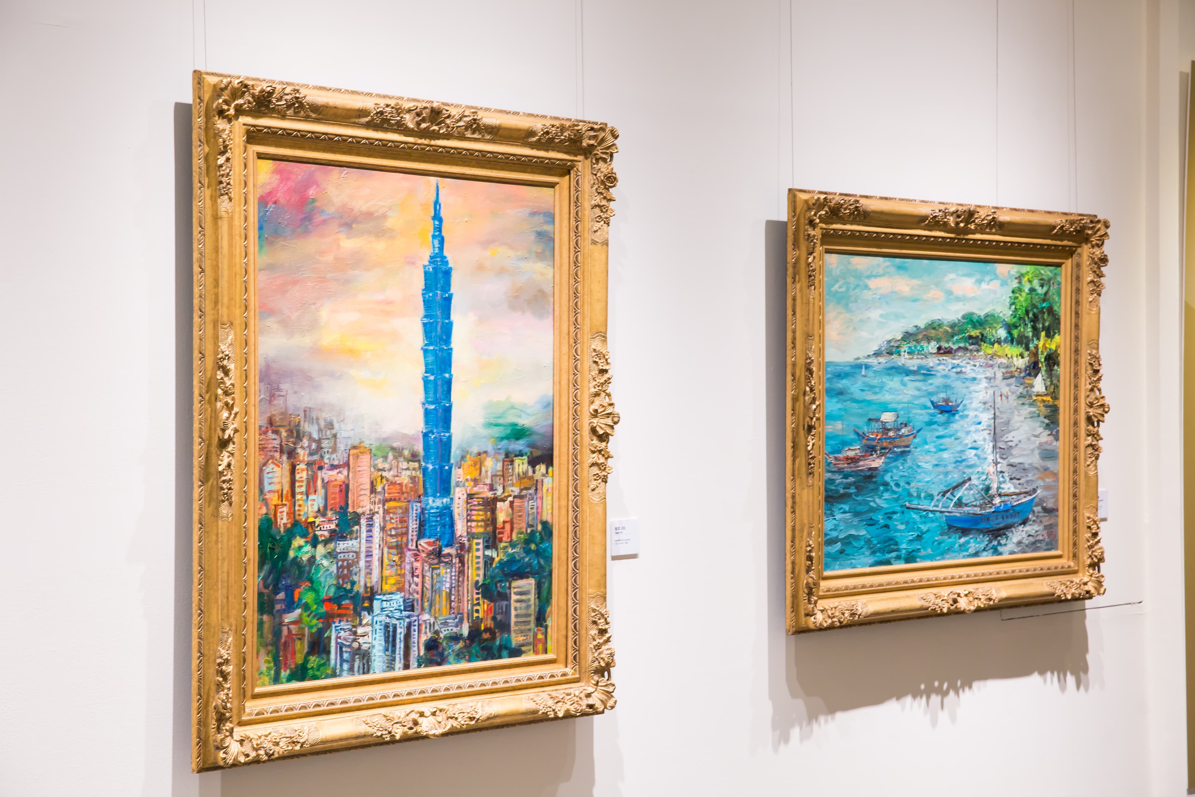 侯翠杏在「宇宙.微觀—侯翠杏創作回顧展」中,展出50年創作之旅不同時期作品。