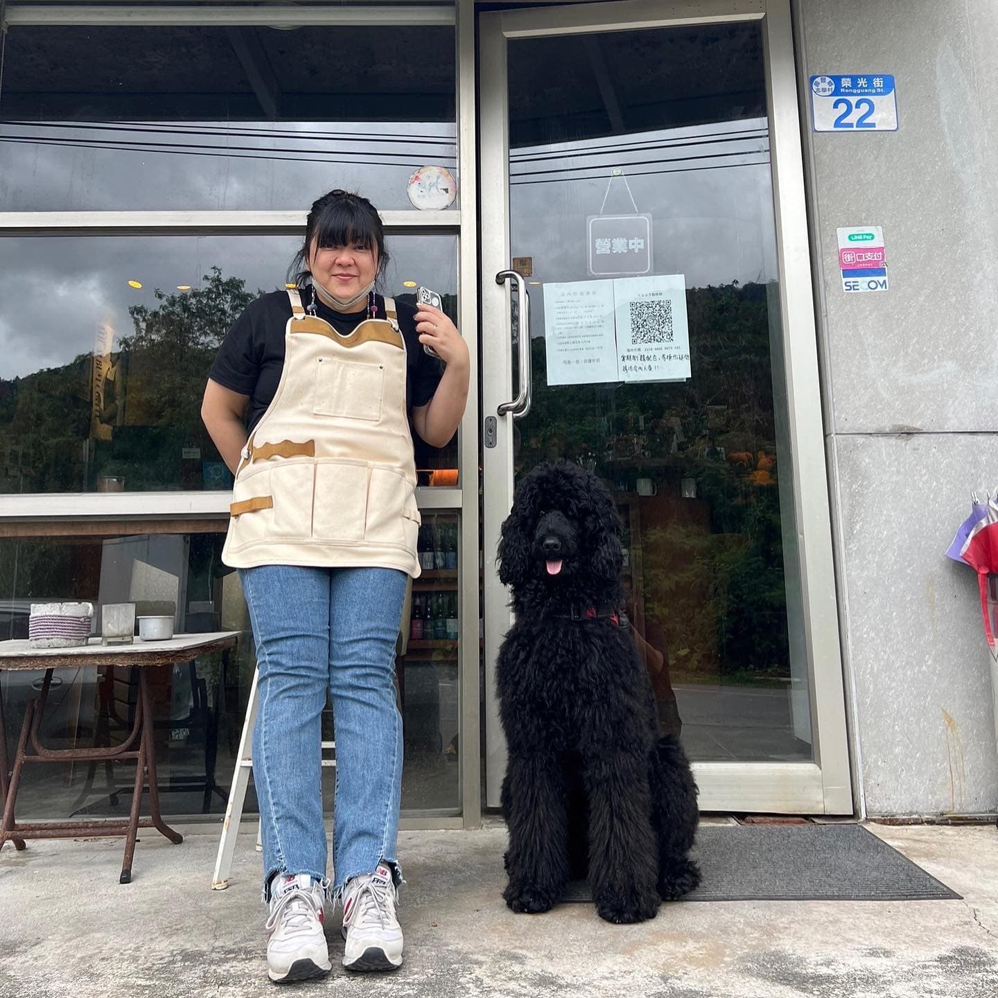 杜詩梅在花蓮東大門夜市的燒烤創始店,將交由哥哥接受管理。(翻攝自杜詩梅臉書)
