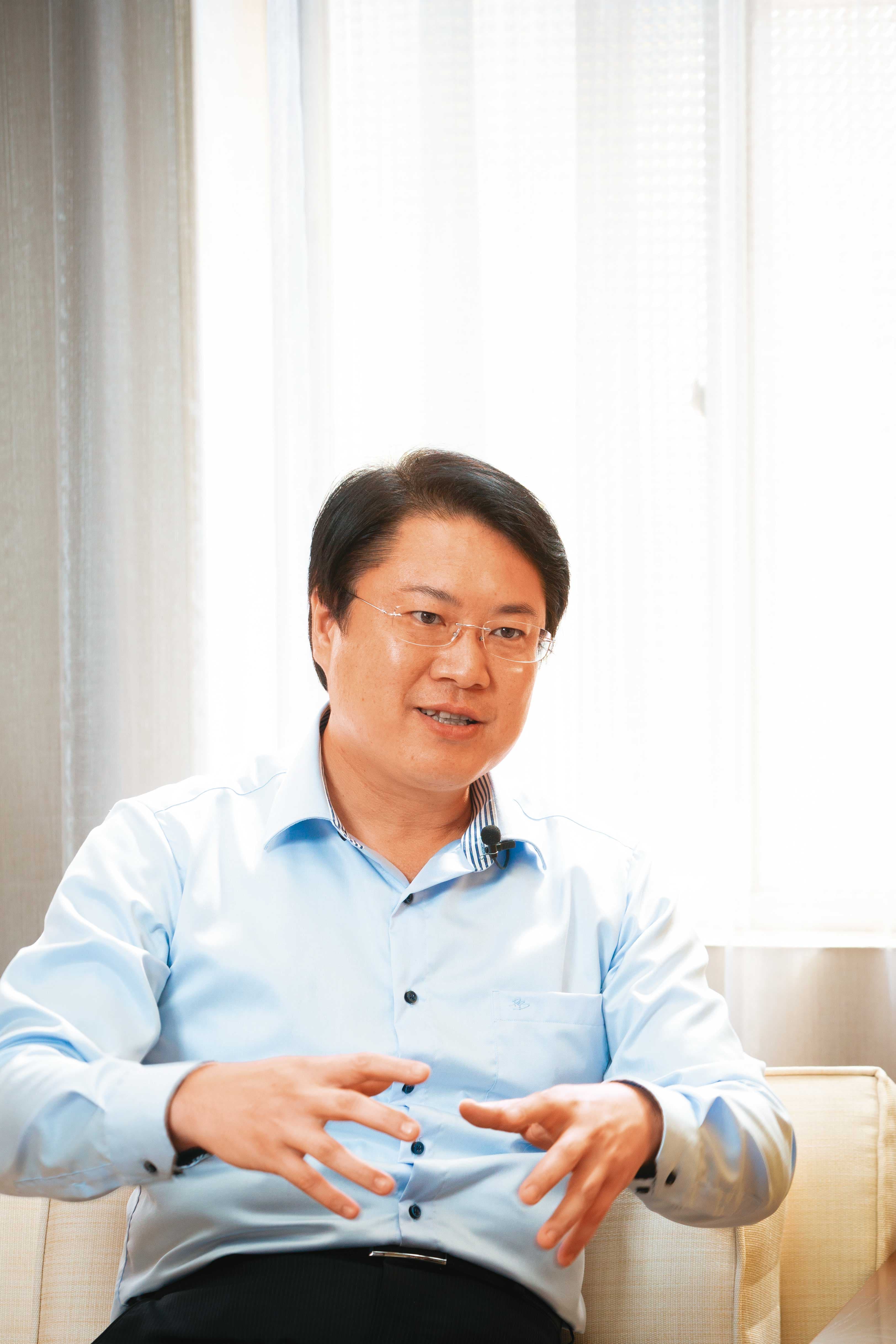 基於派系平衡的考量,基隆市長林右昌也被點名是新北市長的可能人選。