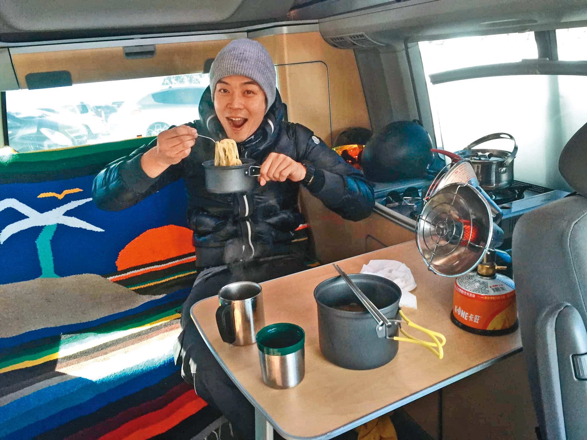 姚元浩熱愛戶外運動,經常開車去露營。(翻攝自姚元浩臉書)