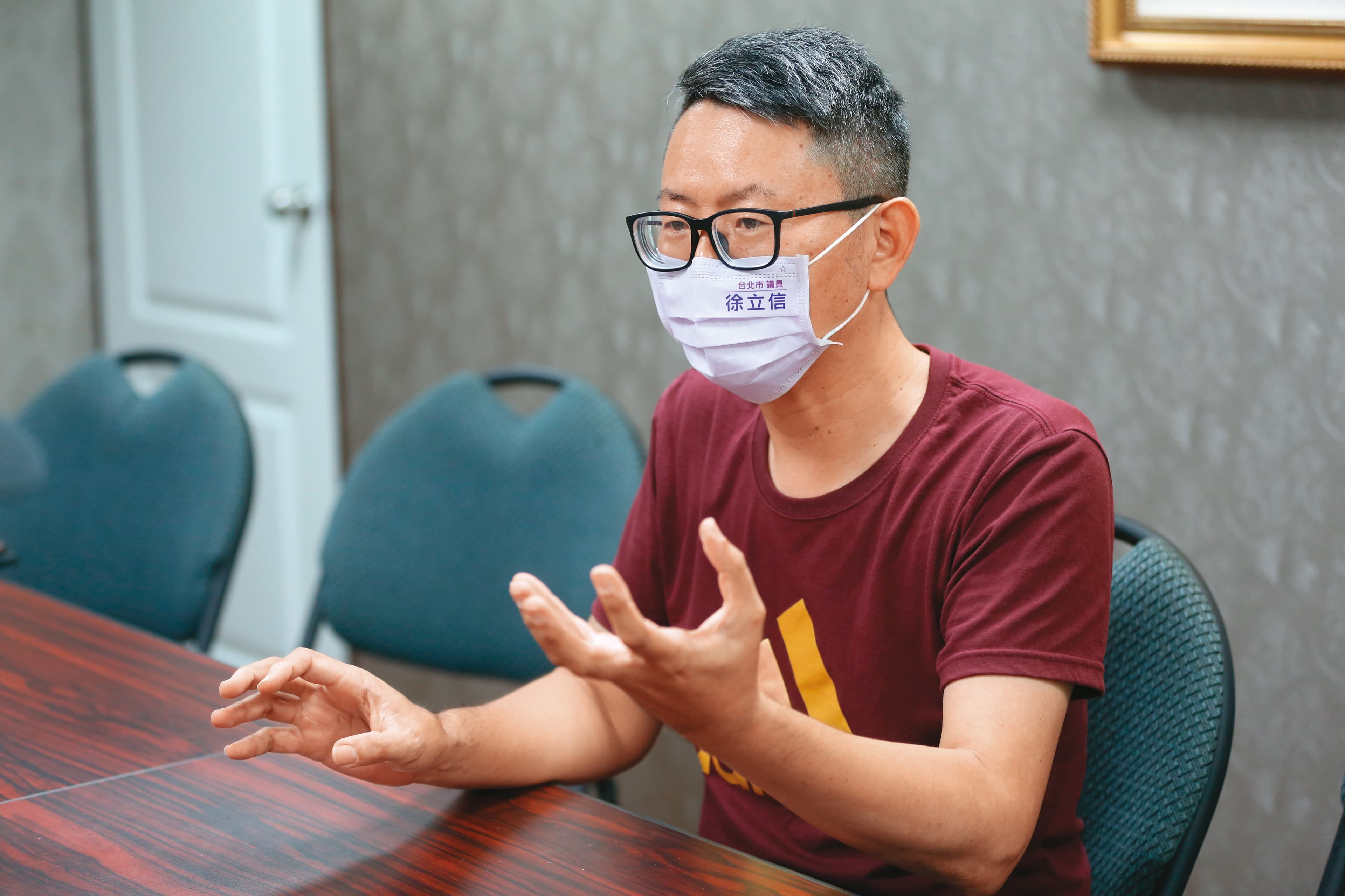 台北市議員徐立信呼籲政府盡快修法、落實查核,讓監理制度更為健全。