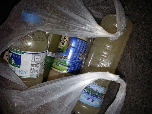 水果阿嬤自製的果汁讓人看了倒退3步。（翻攝爆廢公社）