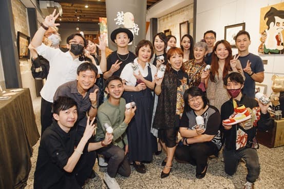 「藝・尚・癮」展覽集結多位台灣年輕創作者作品,自6月17日至8月28日在迪化街東梨學院展出。(Moomento漫拾光提供)