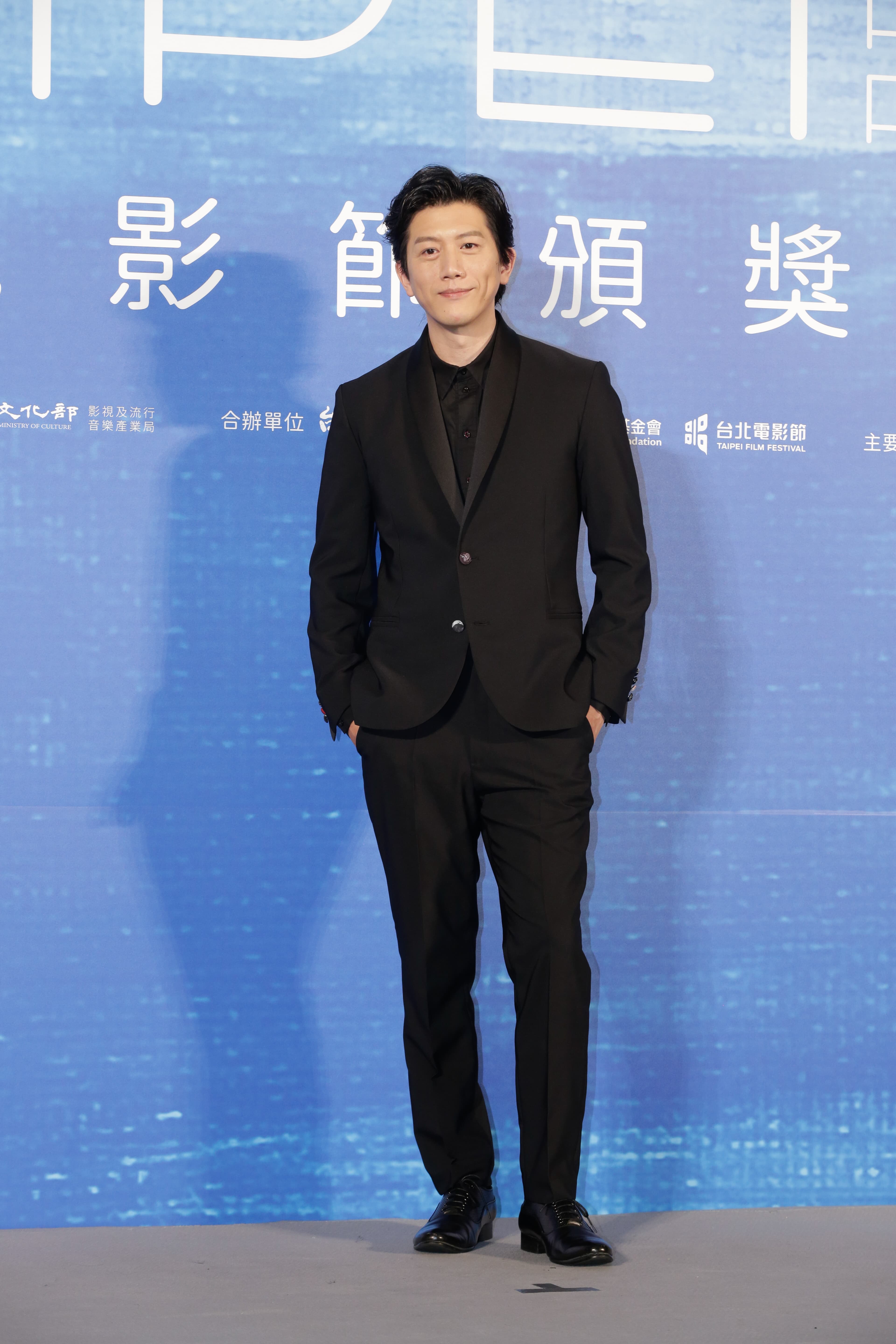 新婚的莫子儀憑《該死的阿修羅》入圍男配角獎,媒體祝他「喜上加喜」,結婚也獲獎。