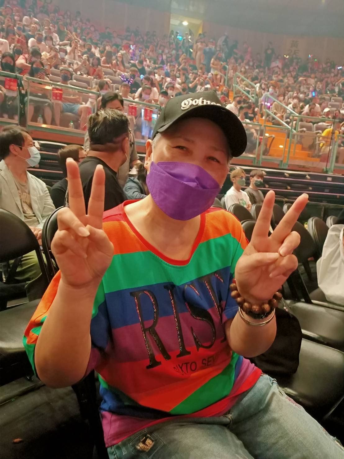 羅媽媽還到後台為小豬打氣,以兒子為榮。(讀者提供)