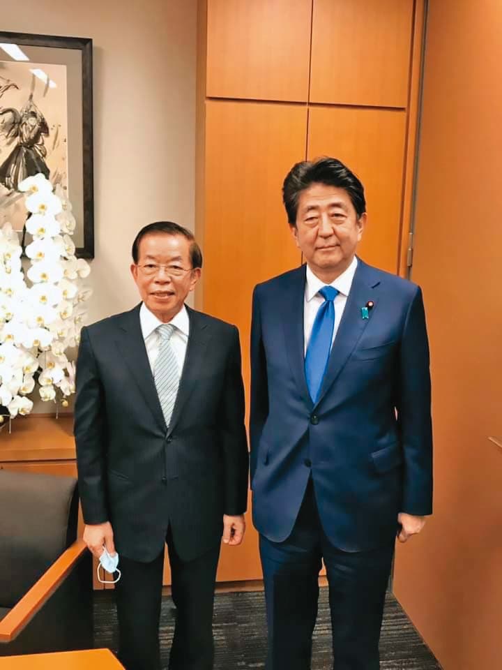 駐日代表謝長廷也曾邀約安倍晉三訪台。(翻攝謝長廷臉書)