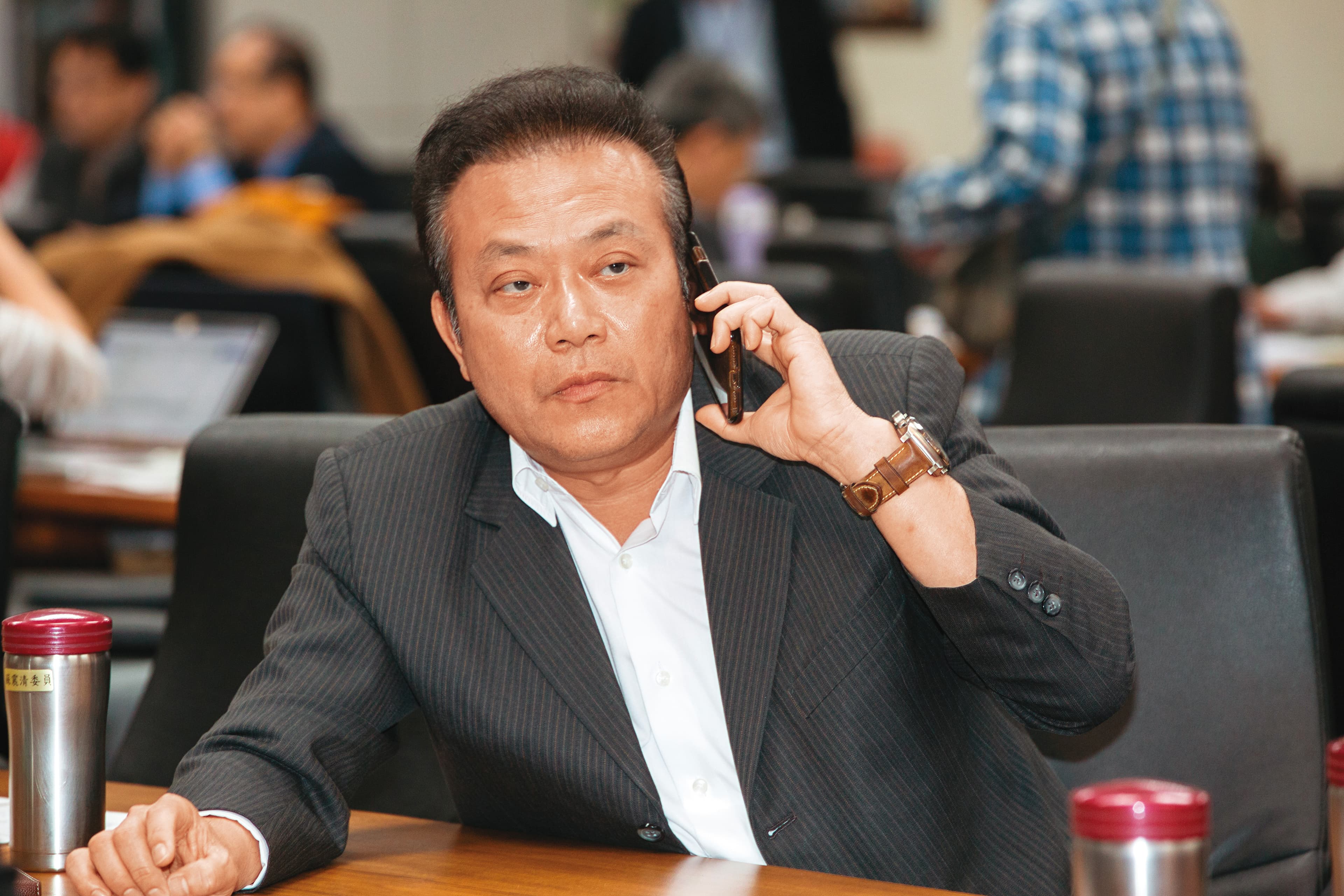 立委蘇震清被控收受李恆隆2,580萬元賄款,遭台北地院依貪汙罪判刑10年,褫奪公權5年。