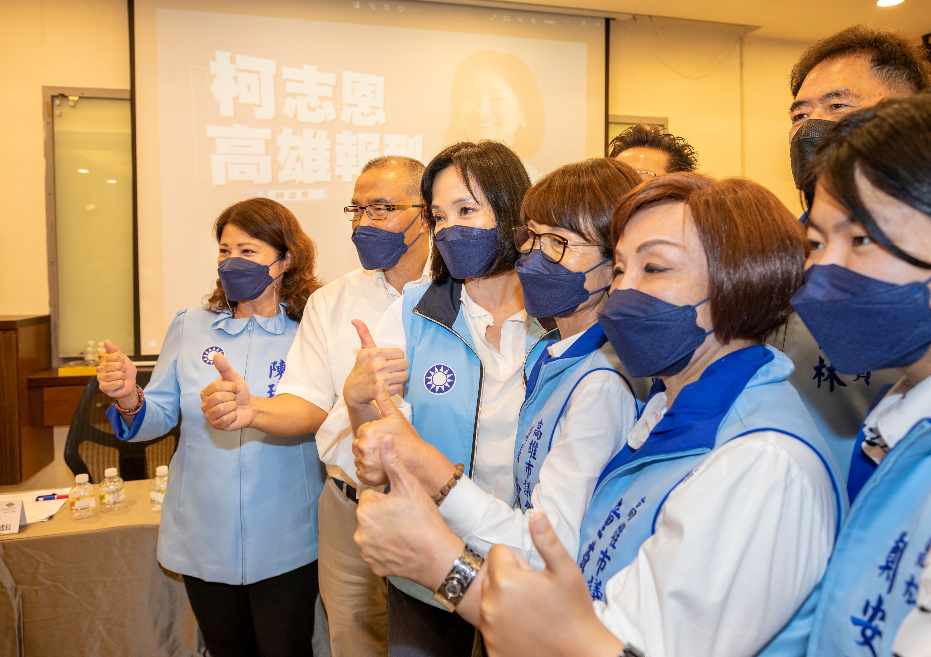 柯志恩（中）代表國民黨參選高雄市長，前副市長葉匡時（左2）將擔任她的競選主委。