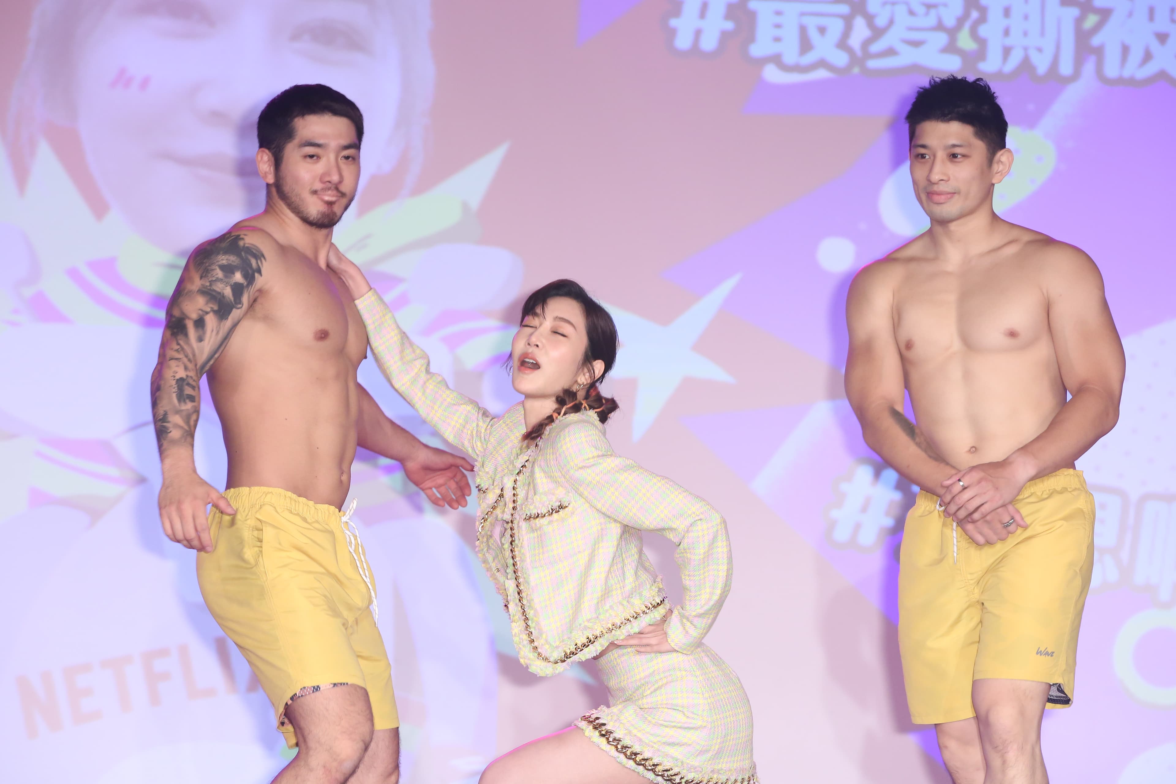 曾莞婷在戲裡飾演肉食女，今和猛男搭配的畫面相當精采。