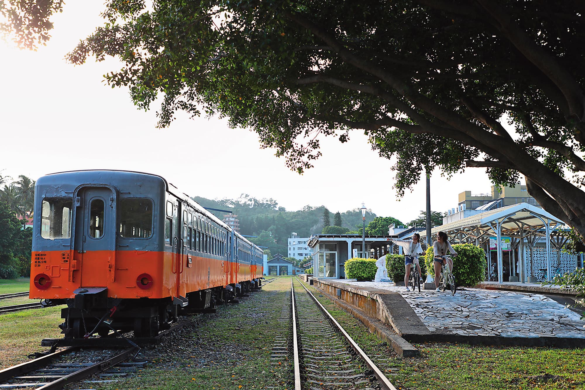 阿度規劃的「軌迷心竅」自行車路線,終點站是鐵道藝術村。