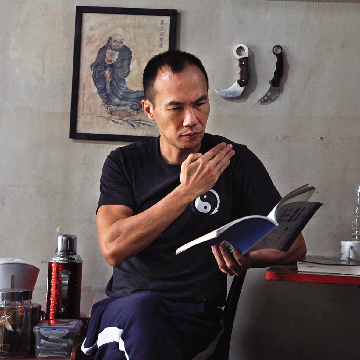 能導、能演、能打的李添興擔任動作指導,也飾演教武術的羅師父。(海鵬提供)