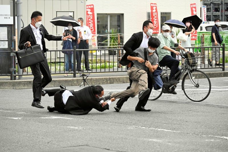 山上徹也自製手槍，槍殺安倍晉三。（翻自推特）