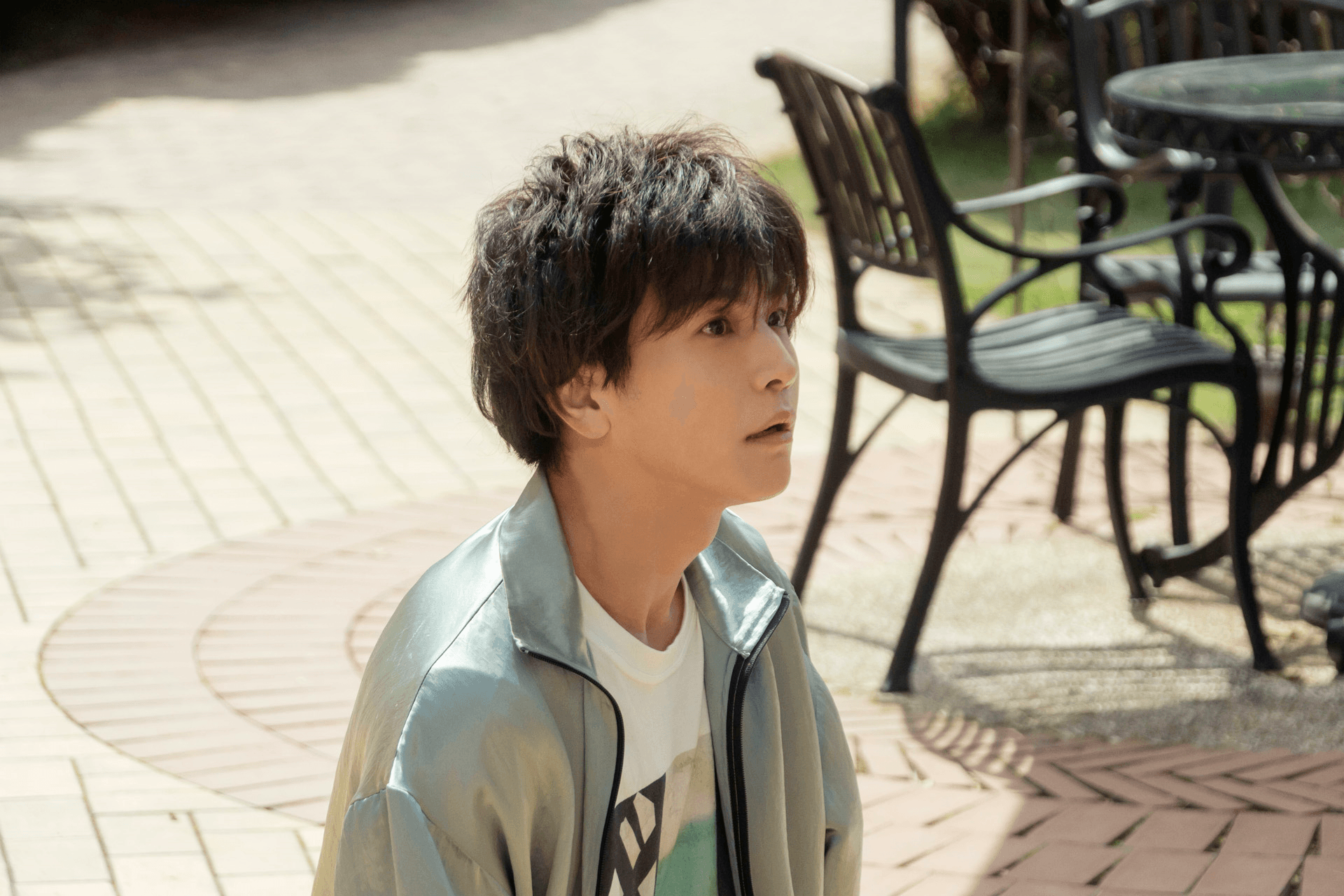 岩田剛典《婚顧女王》中飾演新娘的前男友,因不願放下舊愛而闖入婚禮。(中影提供)