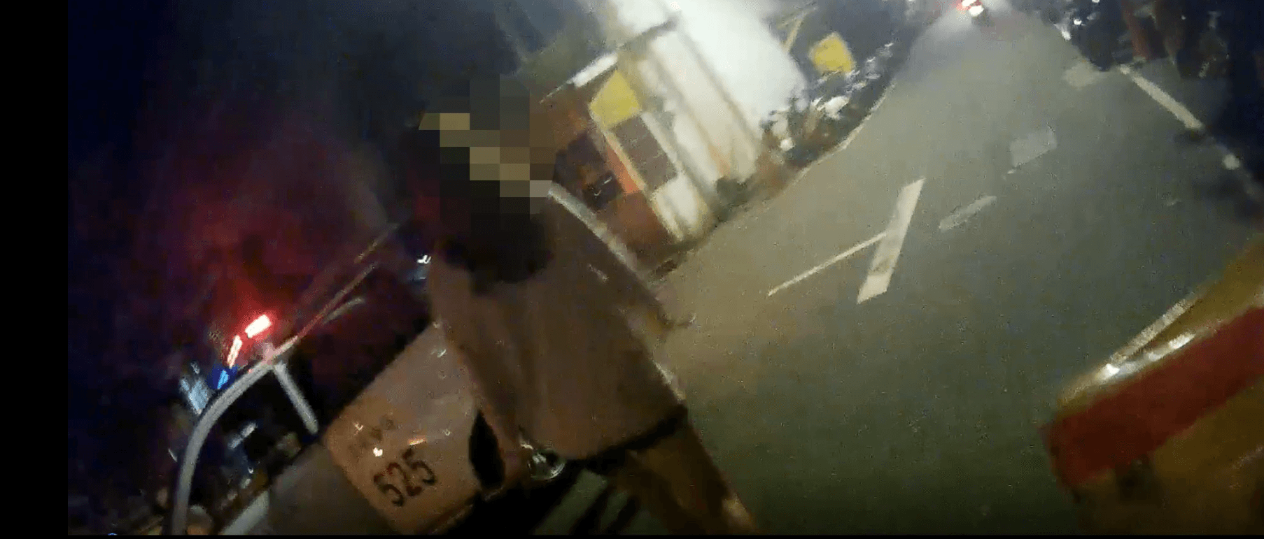 楊姓泰籍男子被帶返派出所偵辦。(翻攝畫面)
