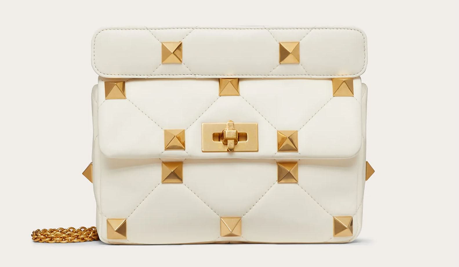 象牙白色Valentino Garavani Roman Stud。NT$105,000。（Valentino Garavani提供）