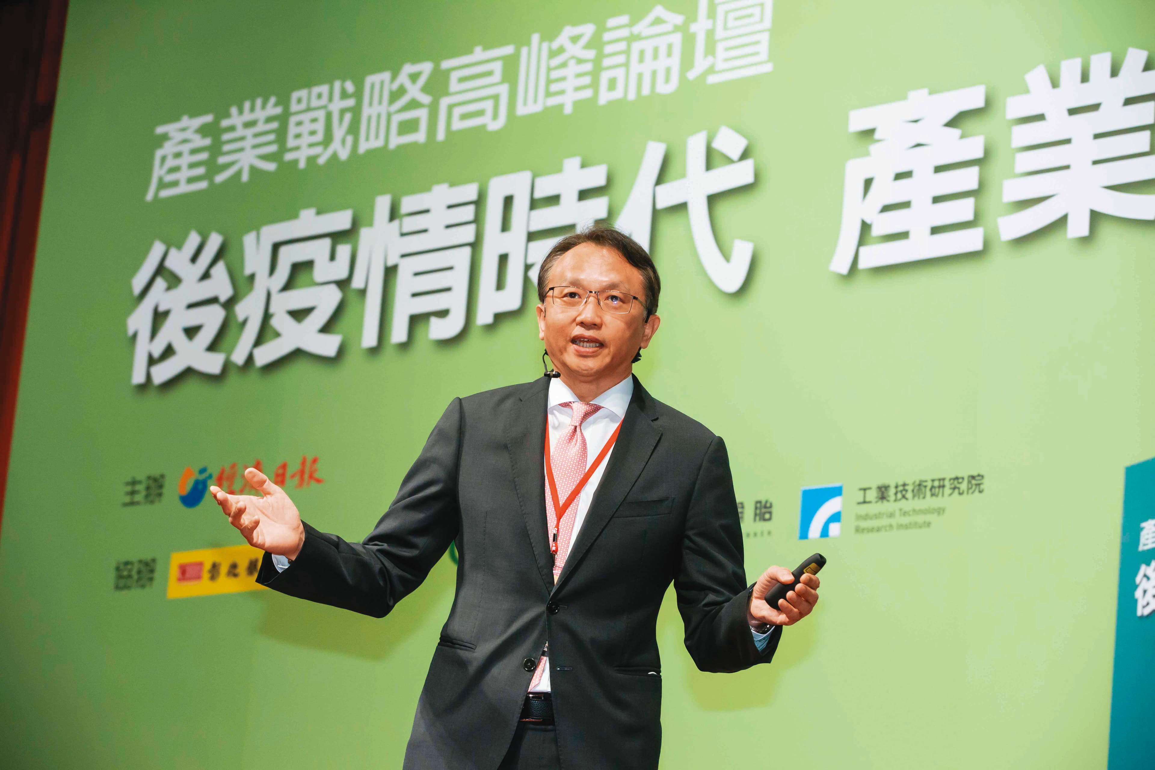 宏碁董事長陳俊聖表示:「全球通膨和烏俄戰爭短期不會結束,高科技產業需求正在走下坡。」