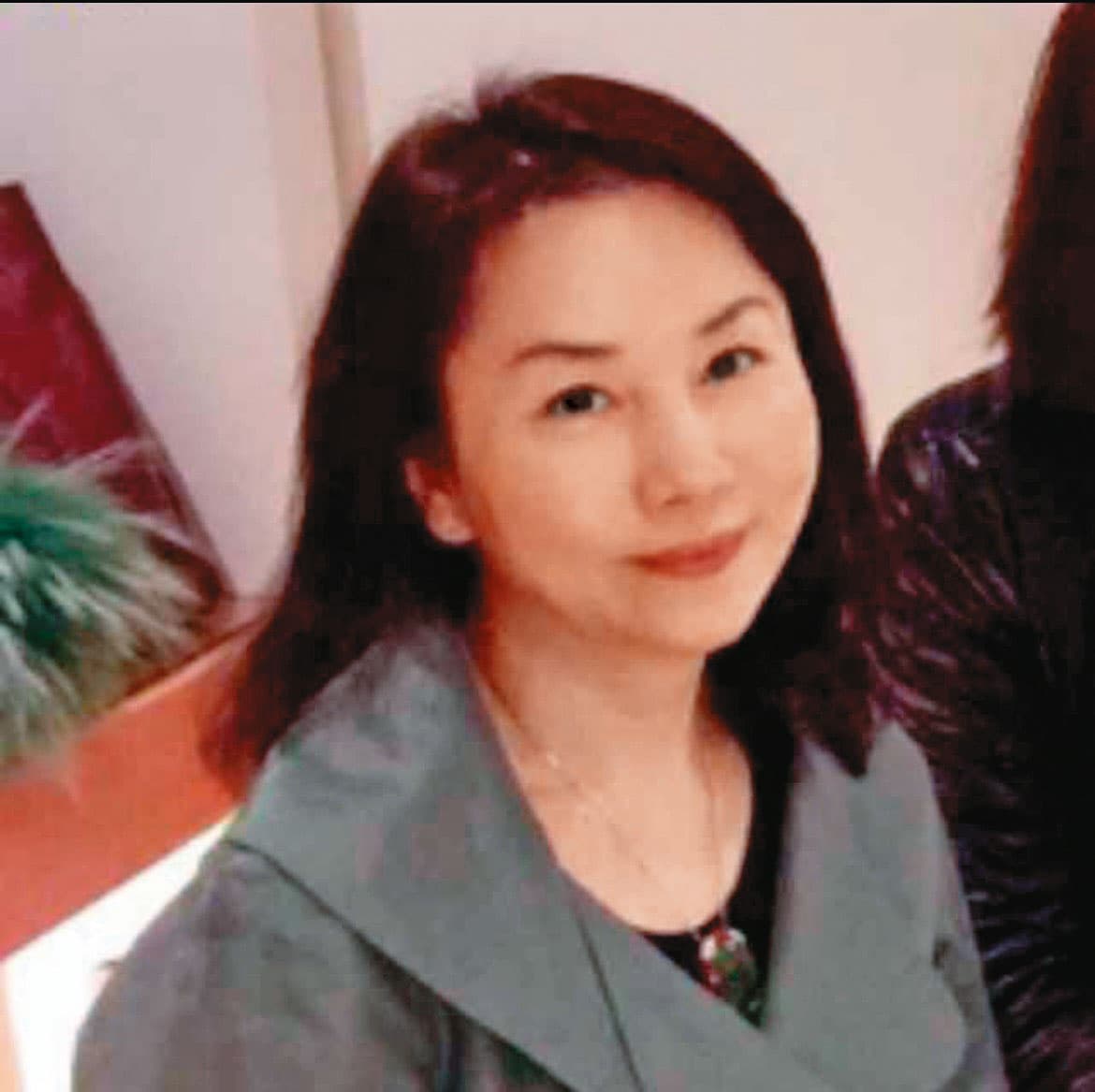 朱立安(圖)滿嘴投資經,以單身媽媽身分接近何莎並誘騙投資,已遭收押1個多月。(翻攝畫面)
