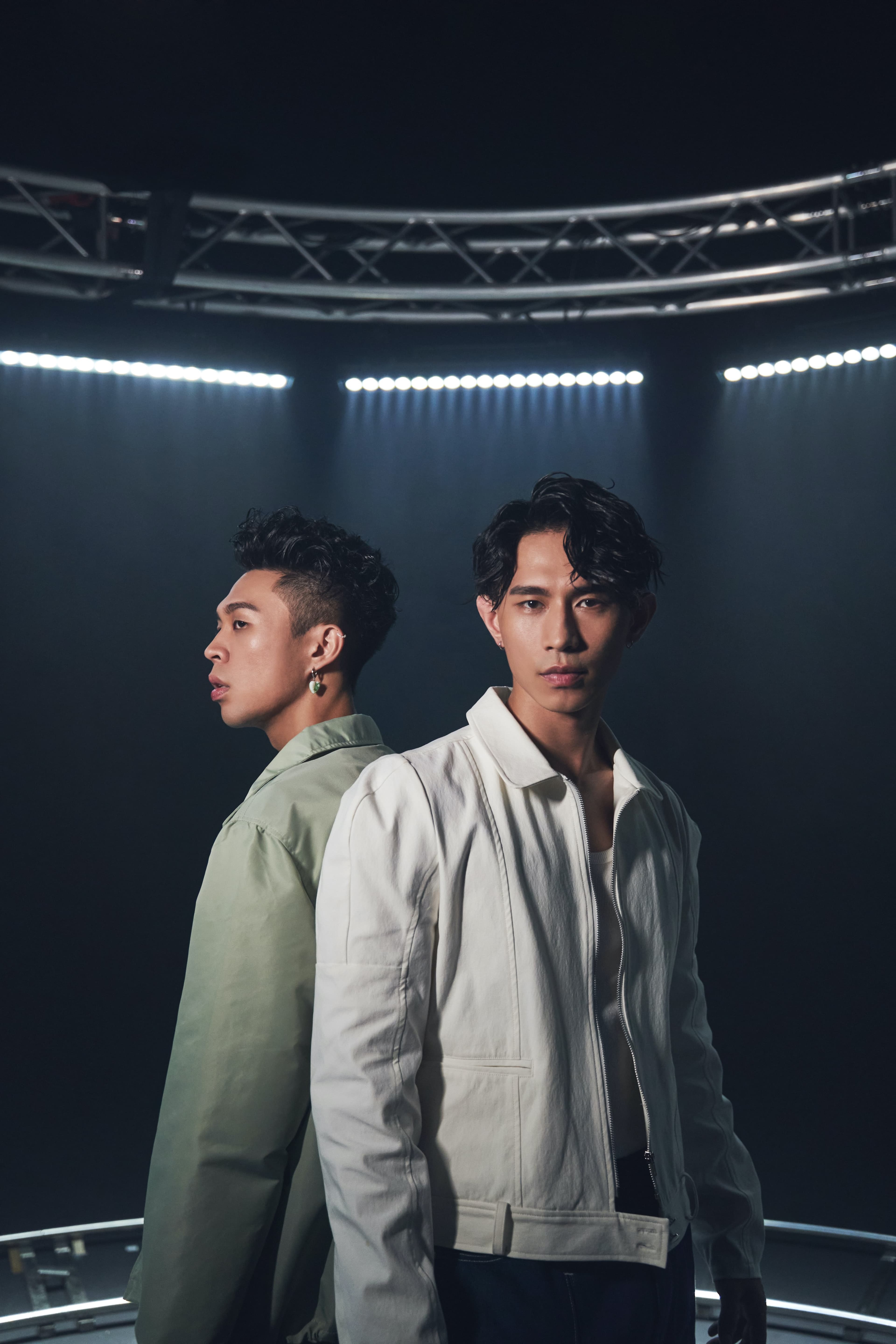 實力雙新星柏霖PoLin+同理ZUNYA為運動實境節目演唱片頭曲〈CARRY ON〉。(索尼音樂提供)