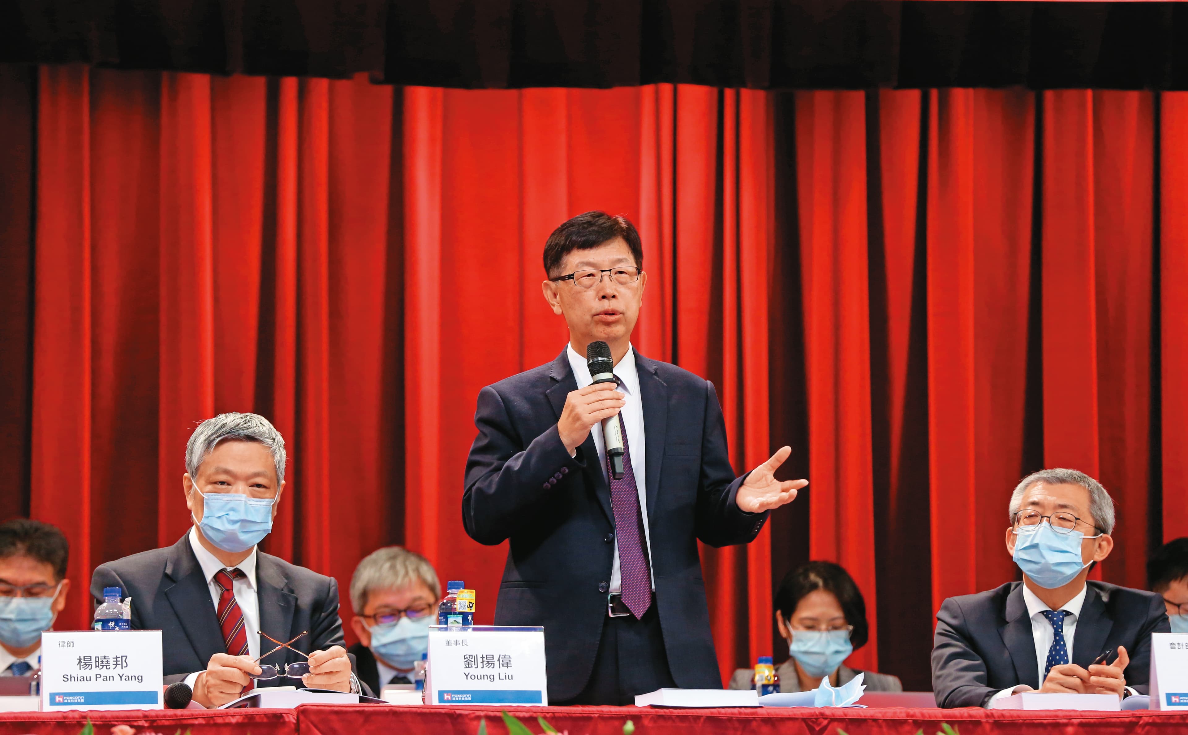鴻海董事長劉揚偉在股東會上,發出明年將看到鴻海低軌衛星在天上飛的宣言。