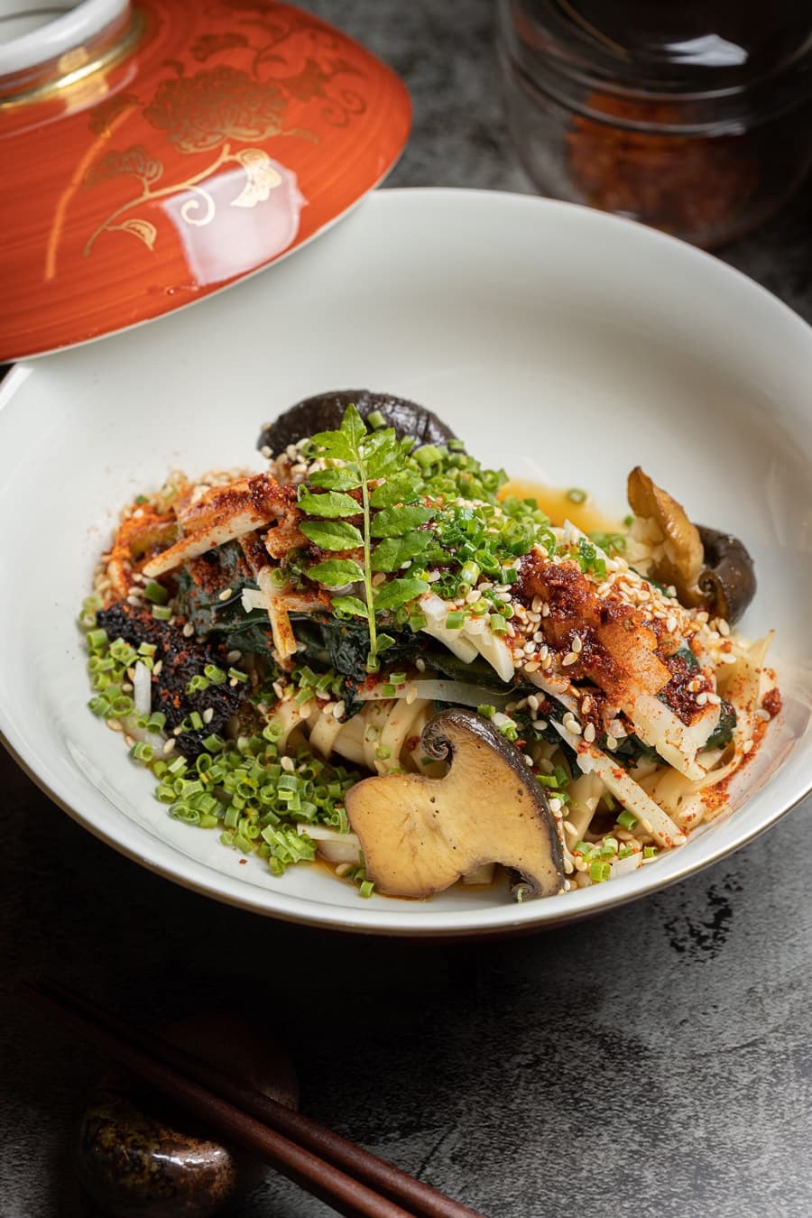 「Encore」是西餐版本的油潑麵,自家調配的十二香香料搭配羊肚菌醬汁、老薑油,用新鮮山椒葉提味,熱辣餘韻令人回味。