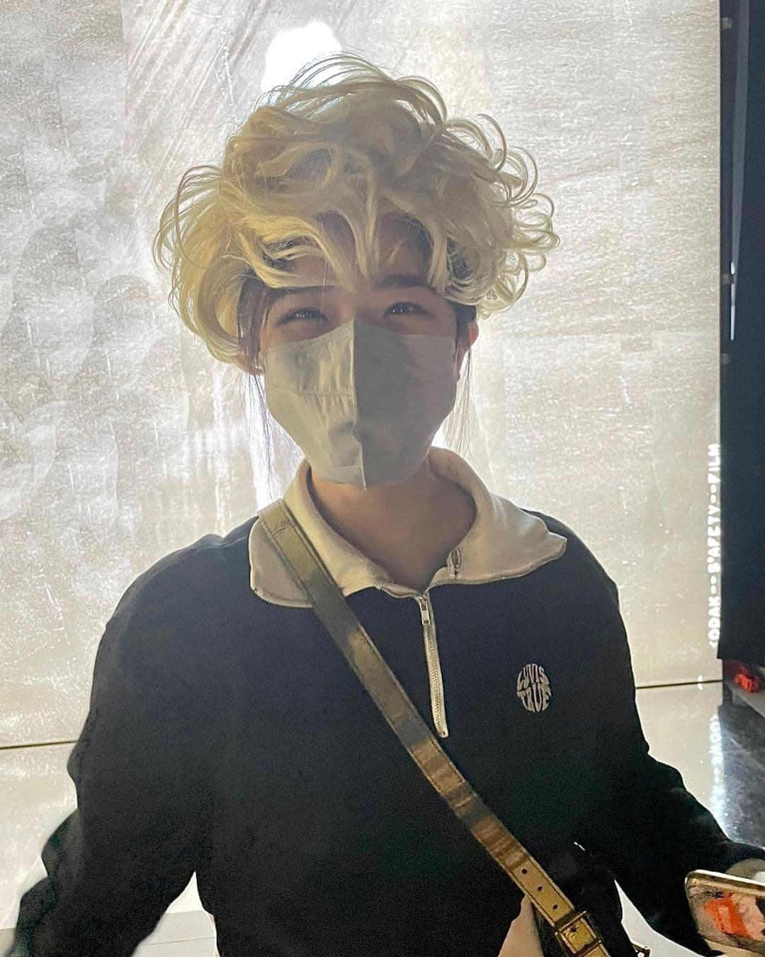 22歲的金香起青春無敵,私底下的她偏愛短髮,最近還想把頭髮染成鬼娃恰吉的顏色。(翻攝金香起IG)