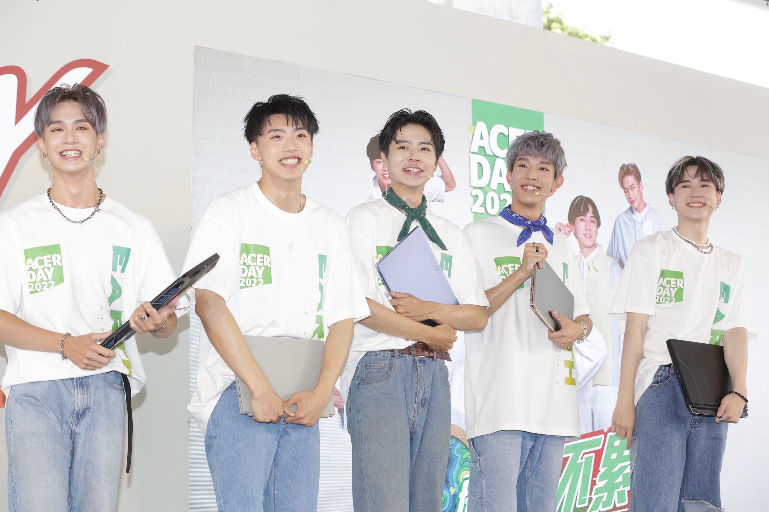 地球成員分別介紹新款Acer筆電新品,每位成員對筆電的要求也都不一樣。