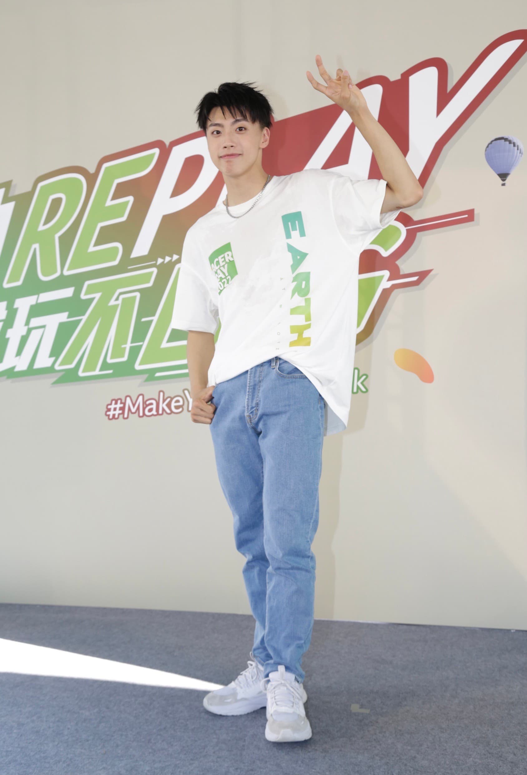 黃文廷與姑姑感情深厚,會一起使用電腦,對筆電的輕便與螢幕亮度很注重。