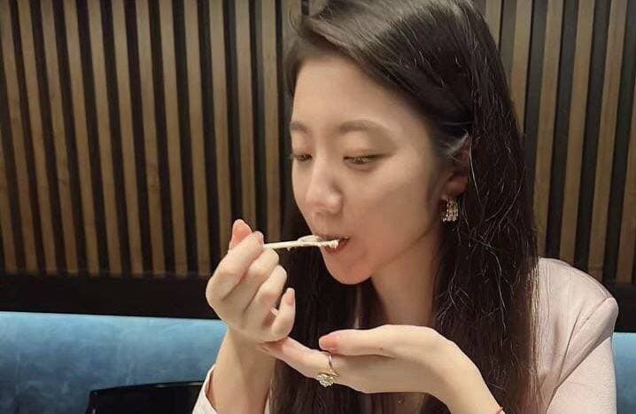 張津瑜常在大眾媒體露臉,不但擁有高知名度,還有「警花」的美譽。(翻攝推特)